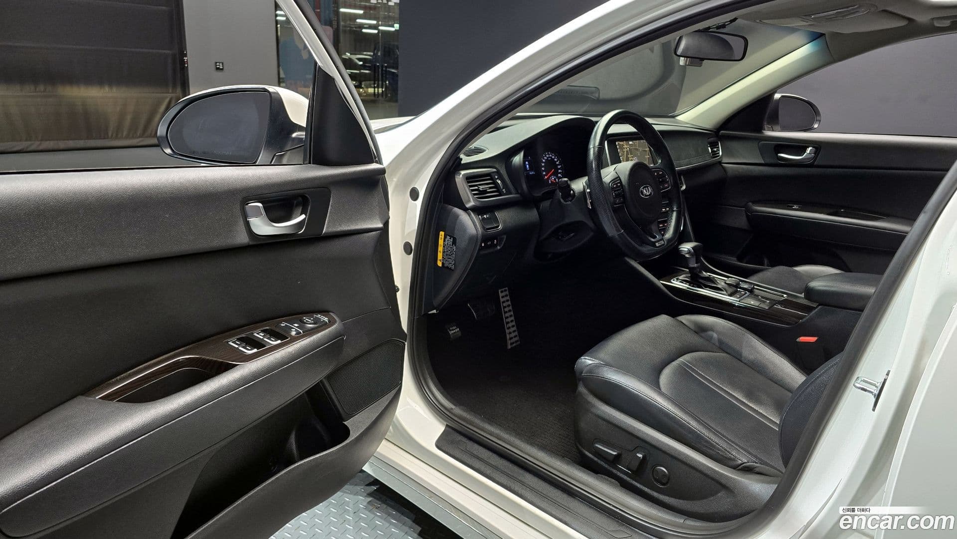 Main__Slider__Photo:K5 Kia 2015.11-10