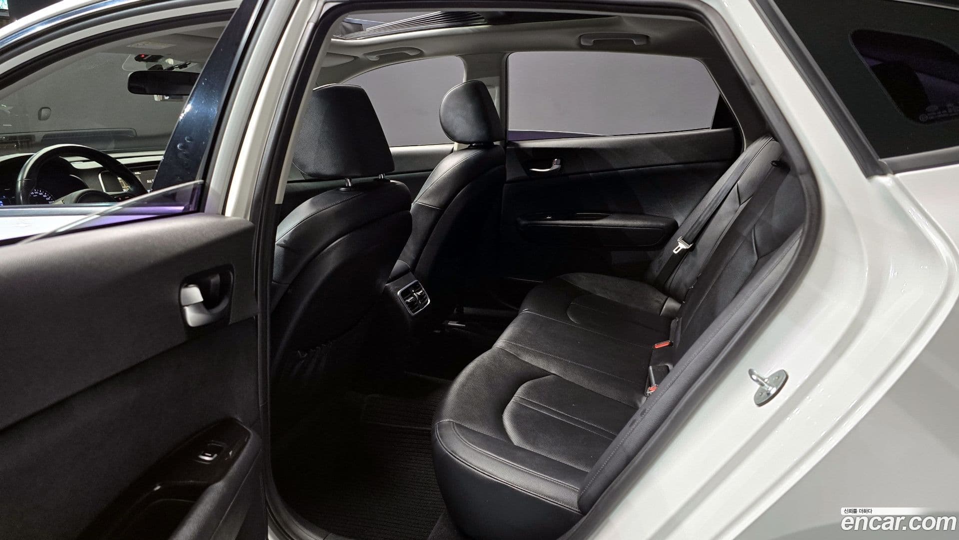 Main__Slider__Photo:K5 Kia 2015.11-12