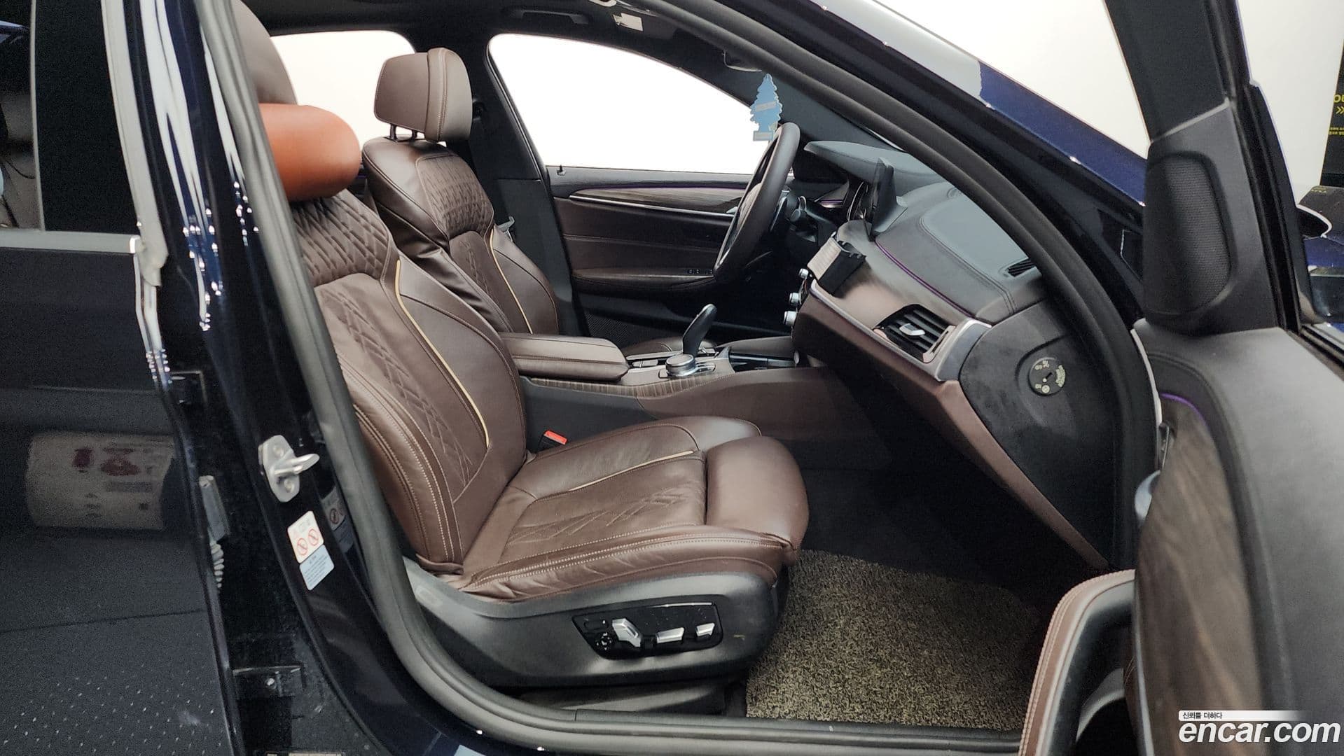 Main__Slider__Photo:5-Series BMW 2018.2-10