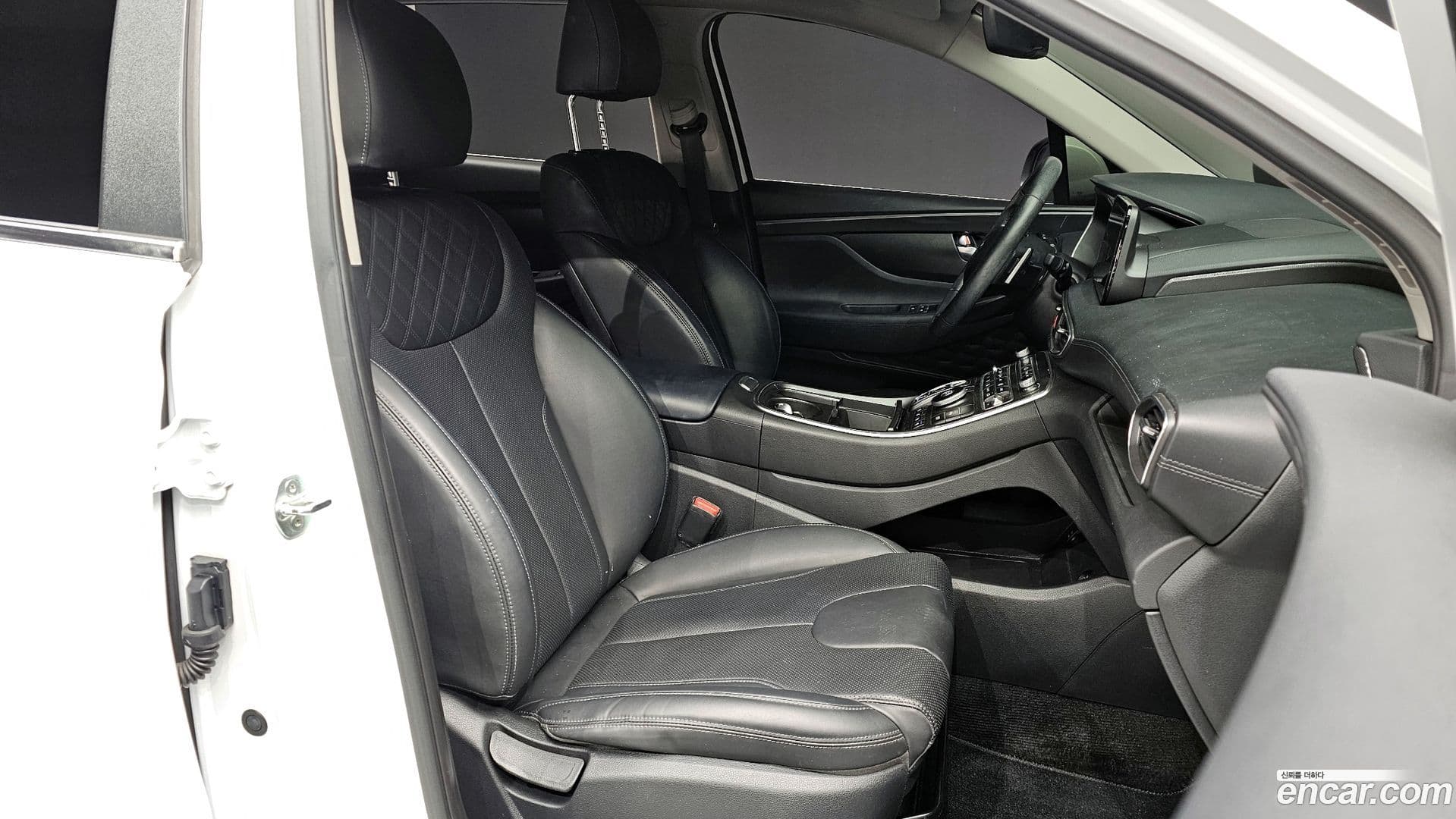 Main__Slider__Photo:Santafe Hyundai 2021.1-9