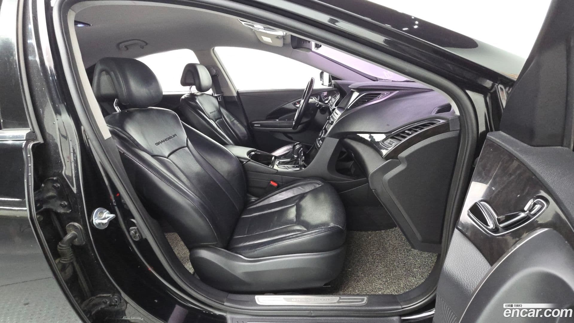 Main__Slider__Photo:Grandeur Hyundai 2016.7-10