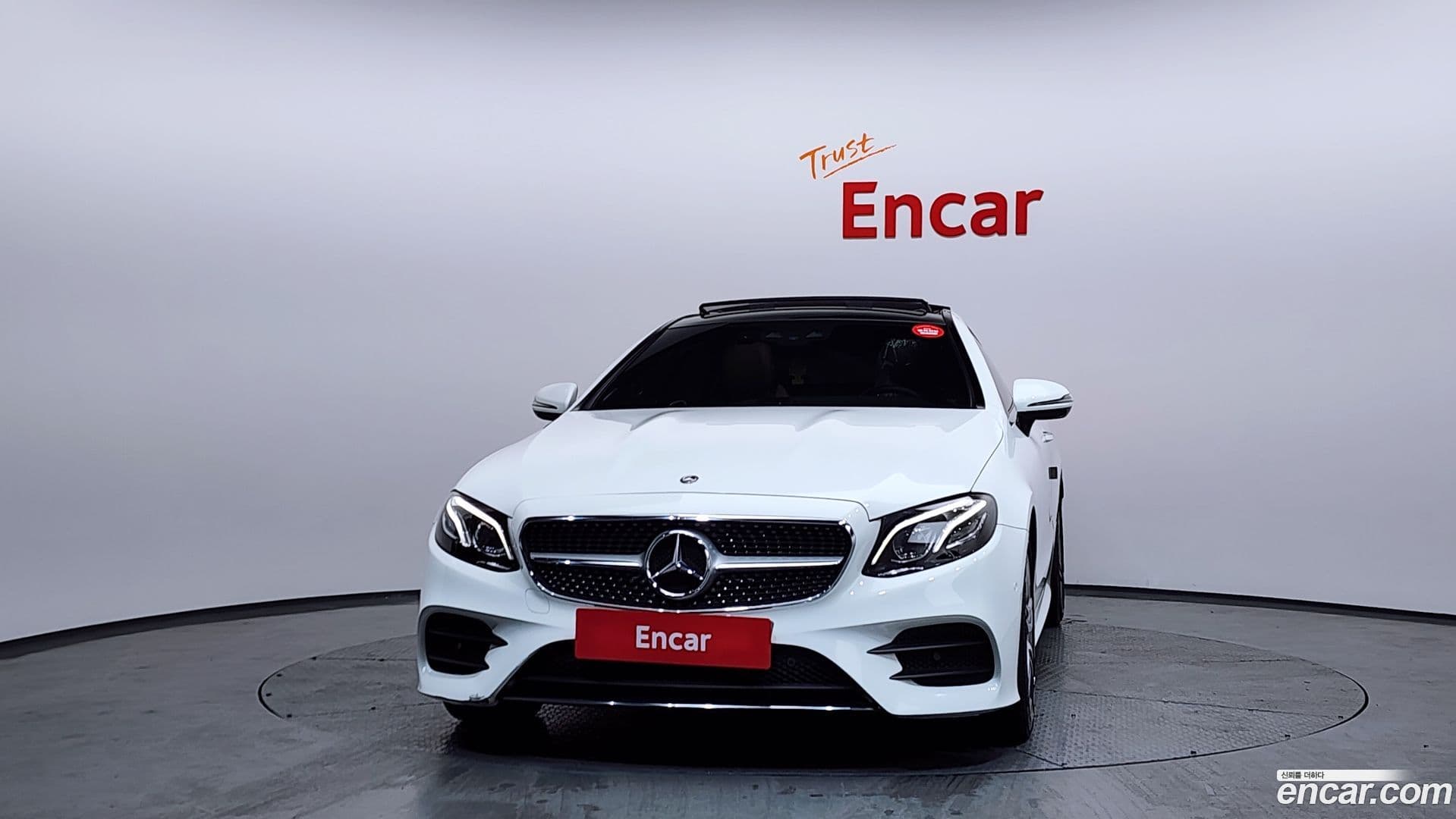 Main__Slider__Photo:E-Class Mercedes-Benz 2018.10-2