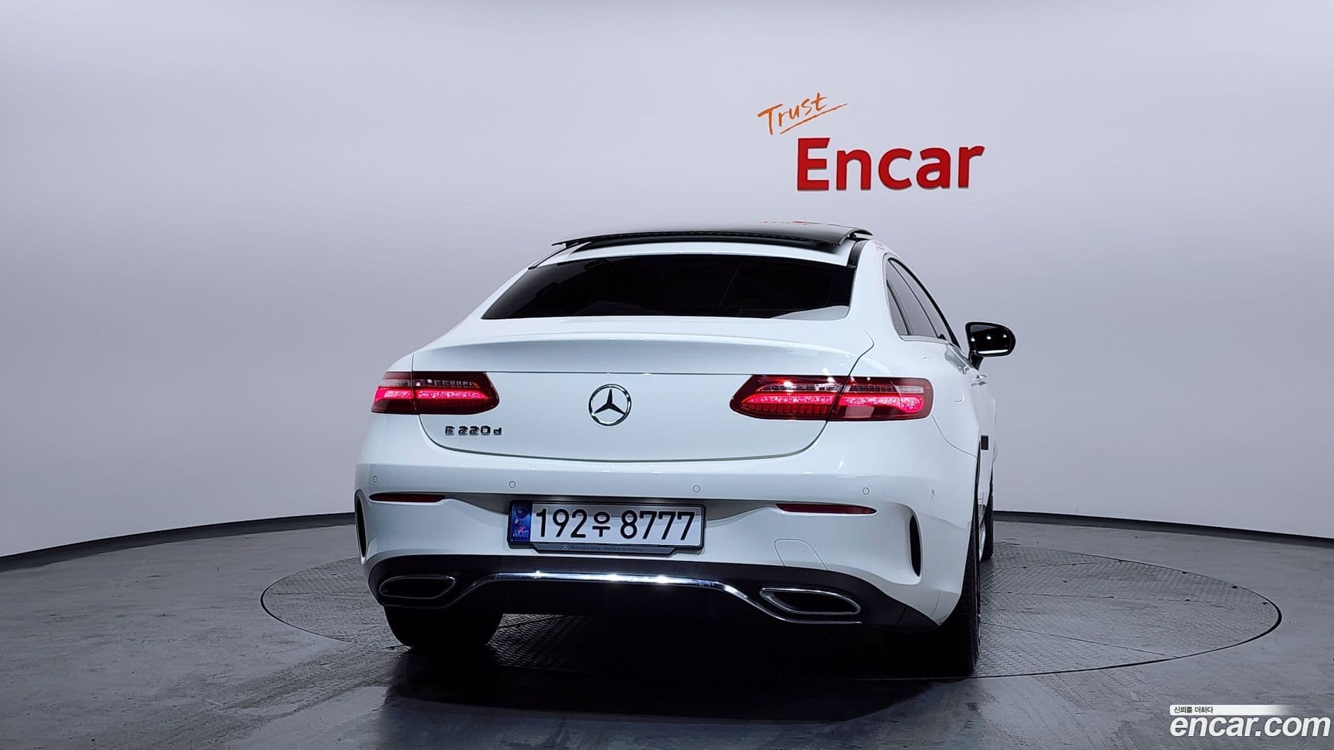 Main__Slider__Photo:E-Class Mercedes-Benz 2018.10-3