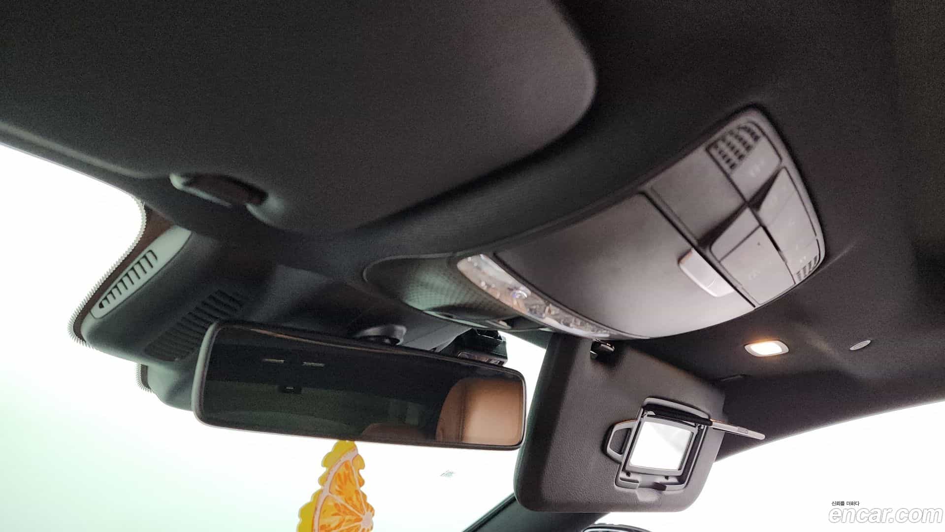 E-Class Mercedes-Benz 2018.10-OPTION-021