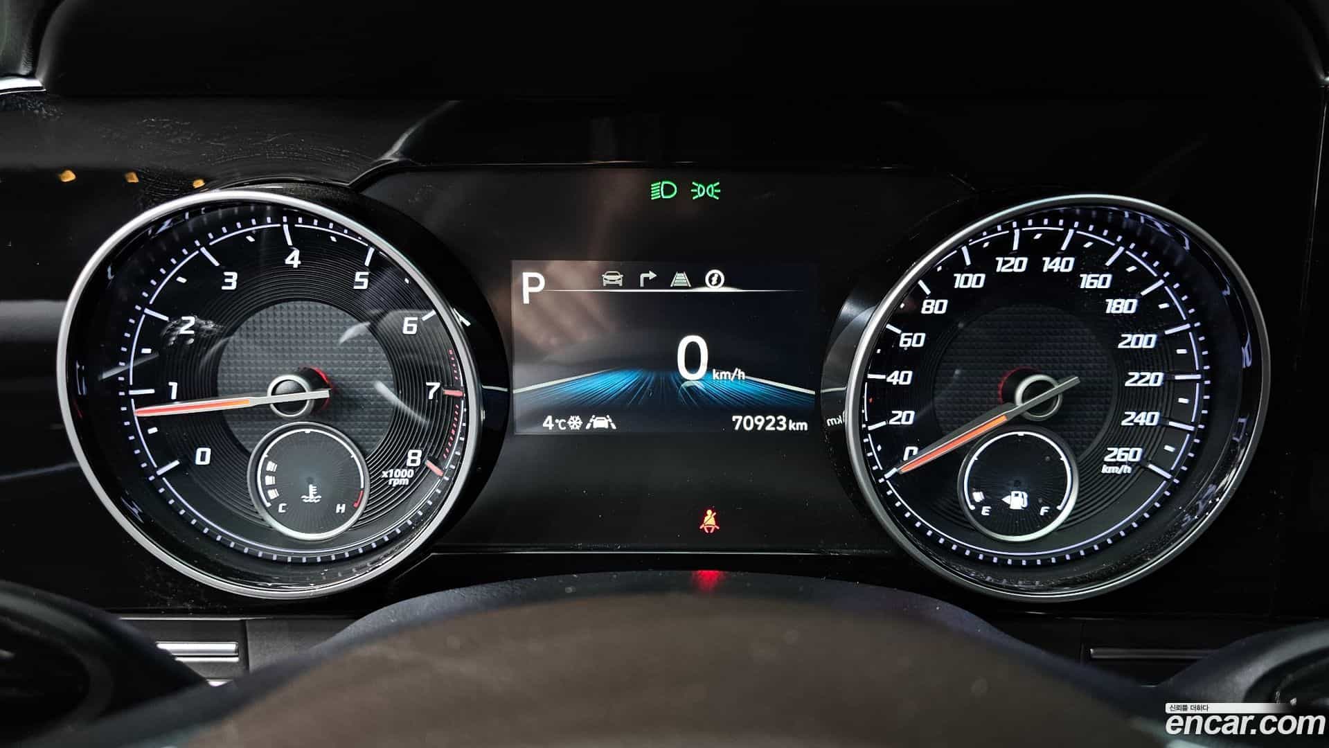 Grandeur Hyundai 2022.1-INNER-008