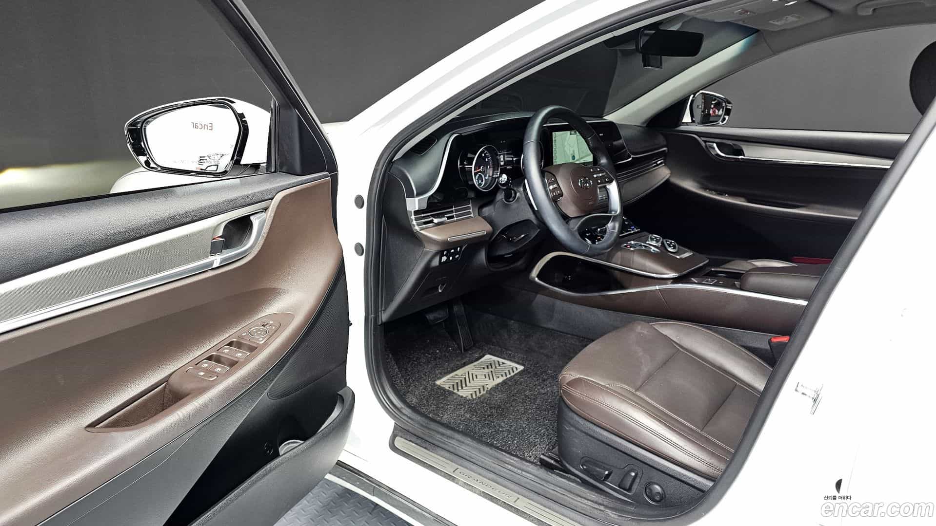 Grandeur Hyundai 2022.1-OPTION-015