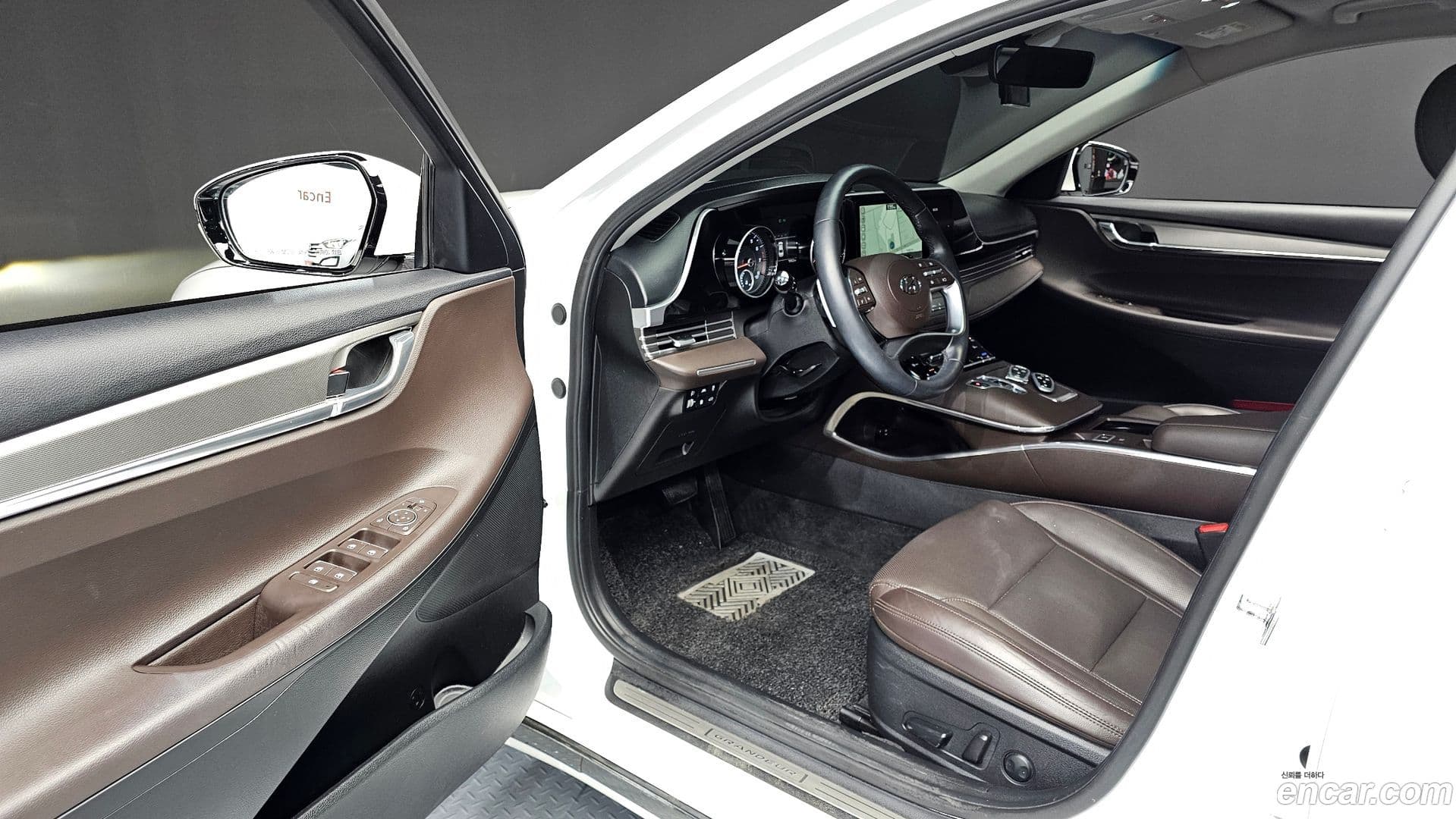 Main__Slider__Photo:Grandeur Hyundai 2022.1-10