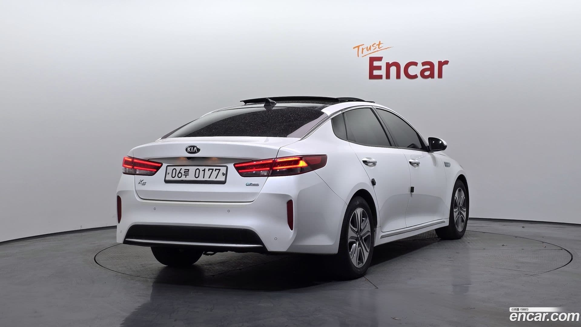 Main__Slider__Photo:K5 Kia 2016.9-1