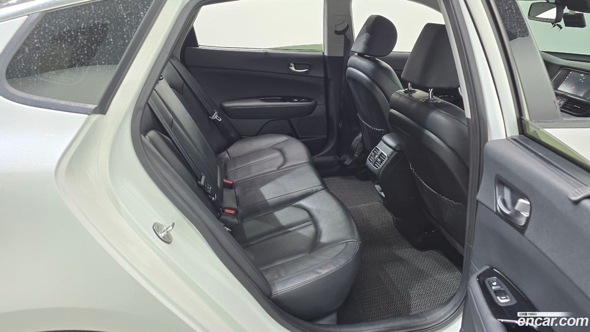 Main__Slider__Photo:K5 Kia 2016.9-11