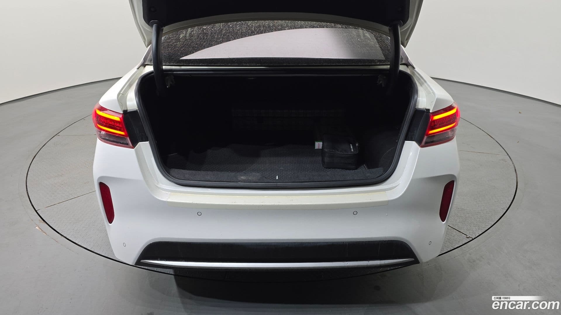 Main__Slider__Photo:K5 Kia 2016.9-19