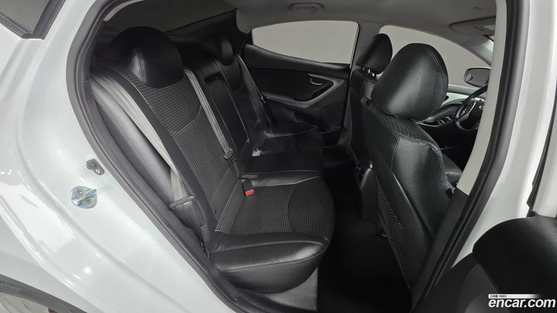 AVANTE Hyundai 2015.7-OPTION-023