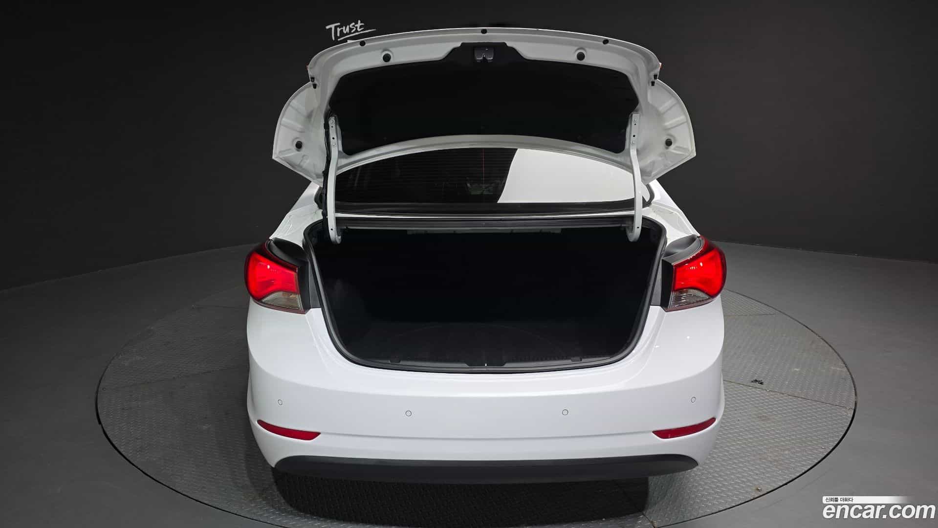 AVANTE Hyundai 2015.7-OPTION-024