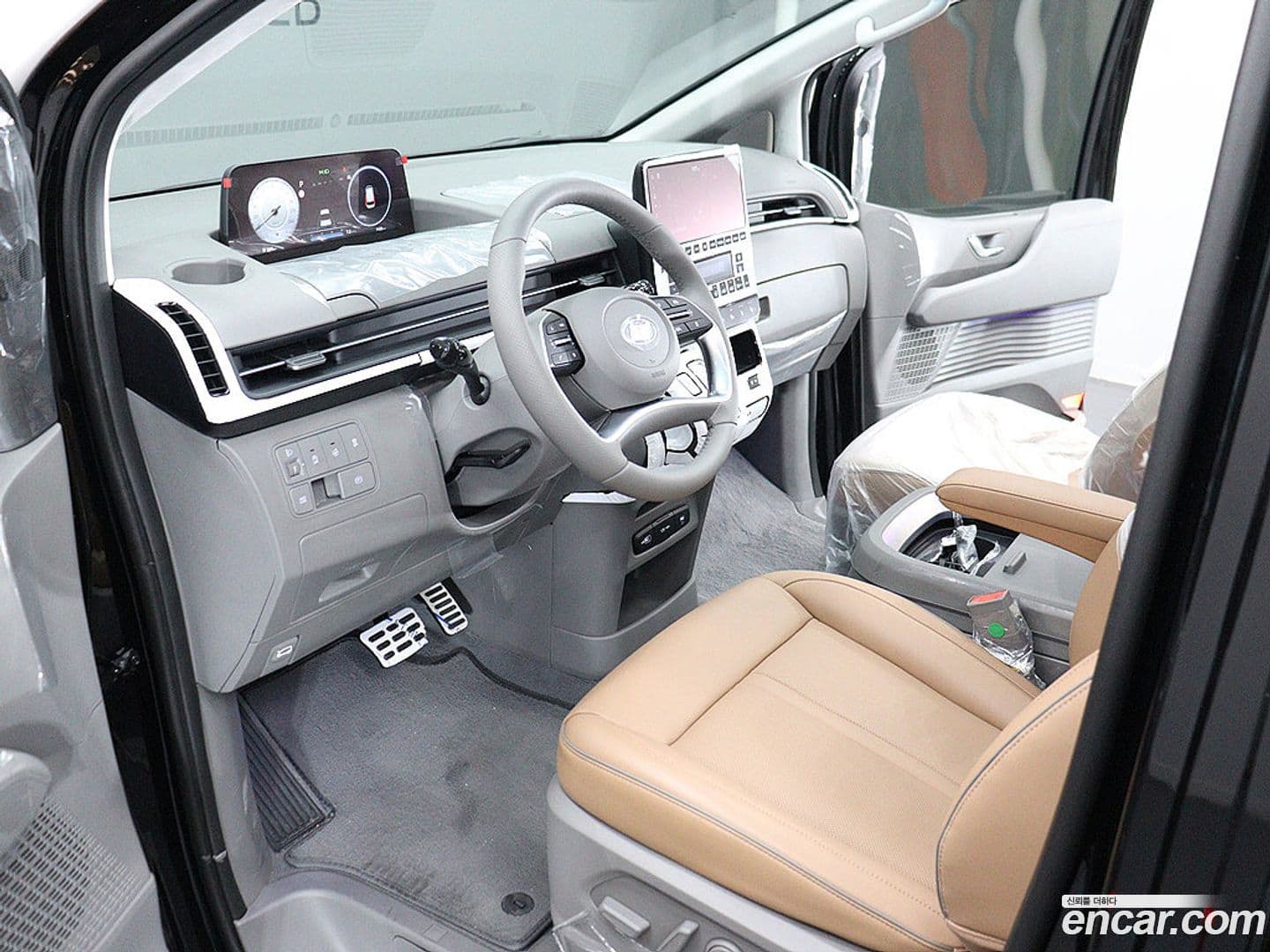 Main__Slider__Photo:Staria Hyundai 2025.0-16