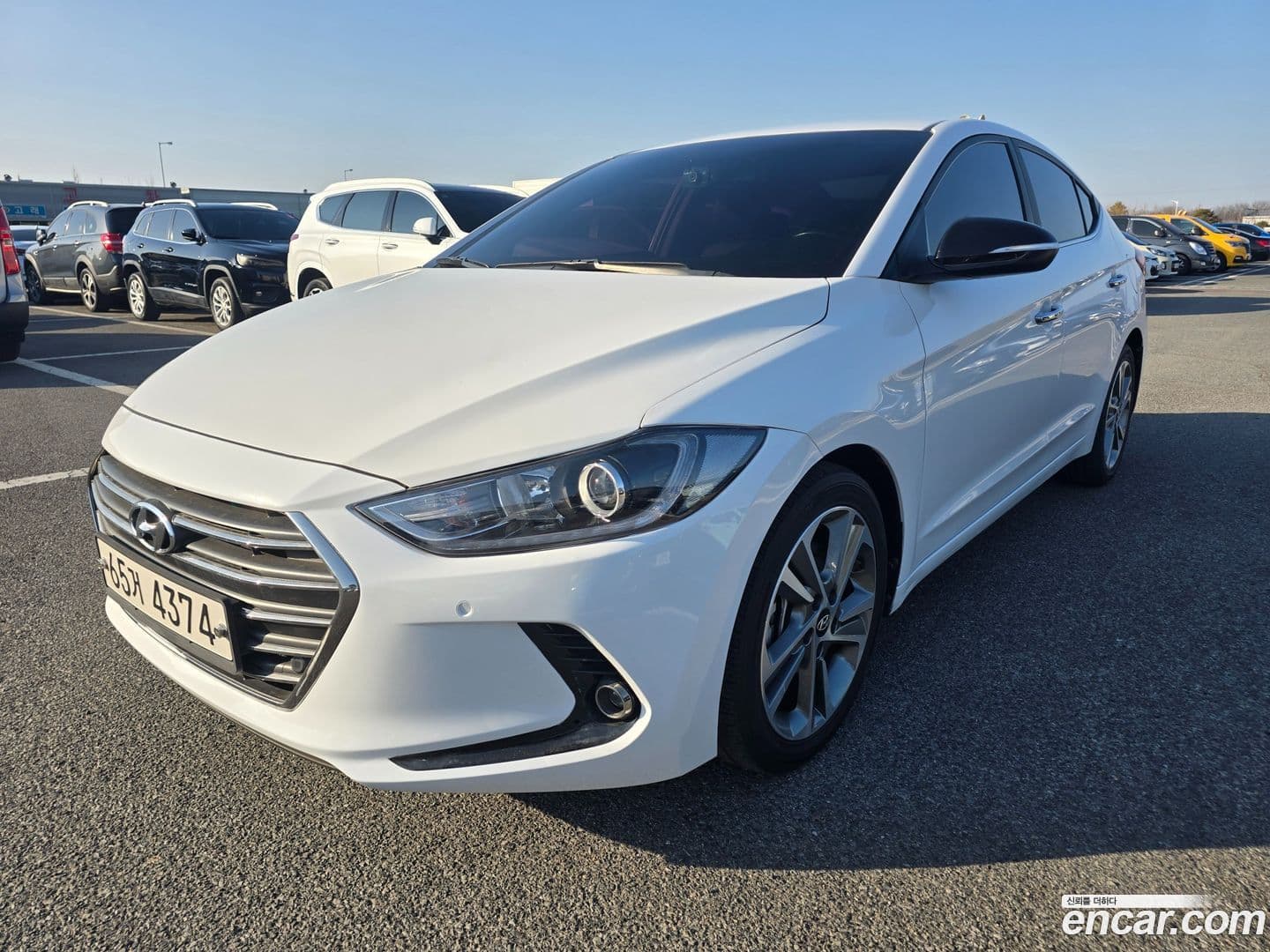 Main__Slider__Photo:AVANTE Hyundai 2017.4-0