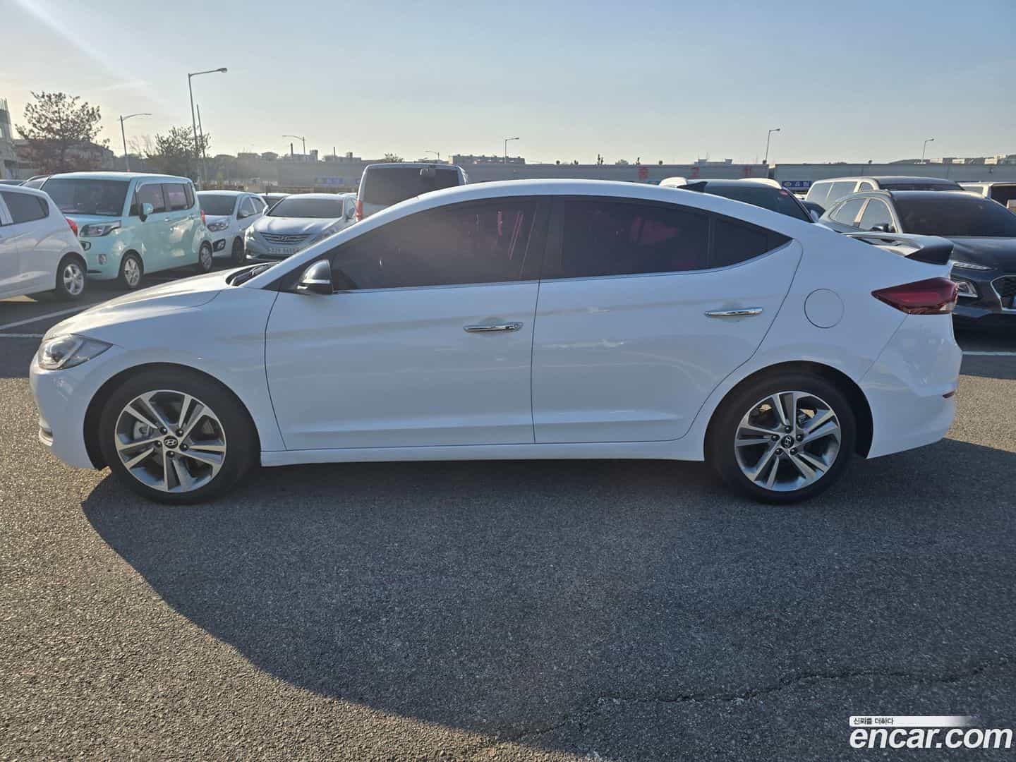 AVANTE Hyundai 2017.4-OPTION-024