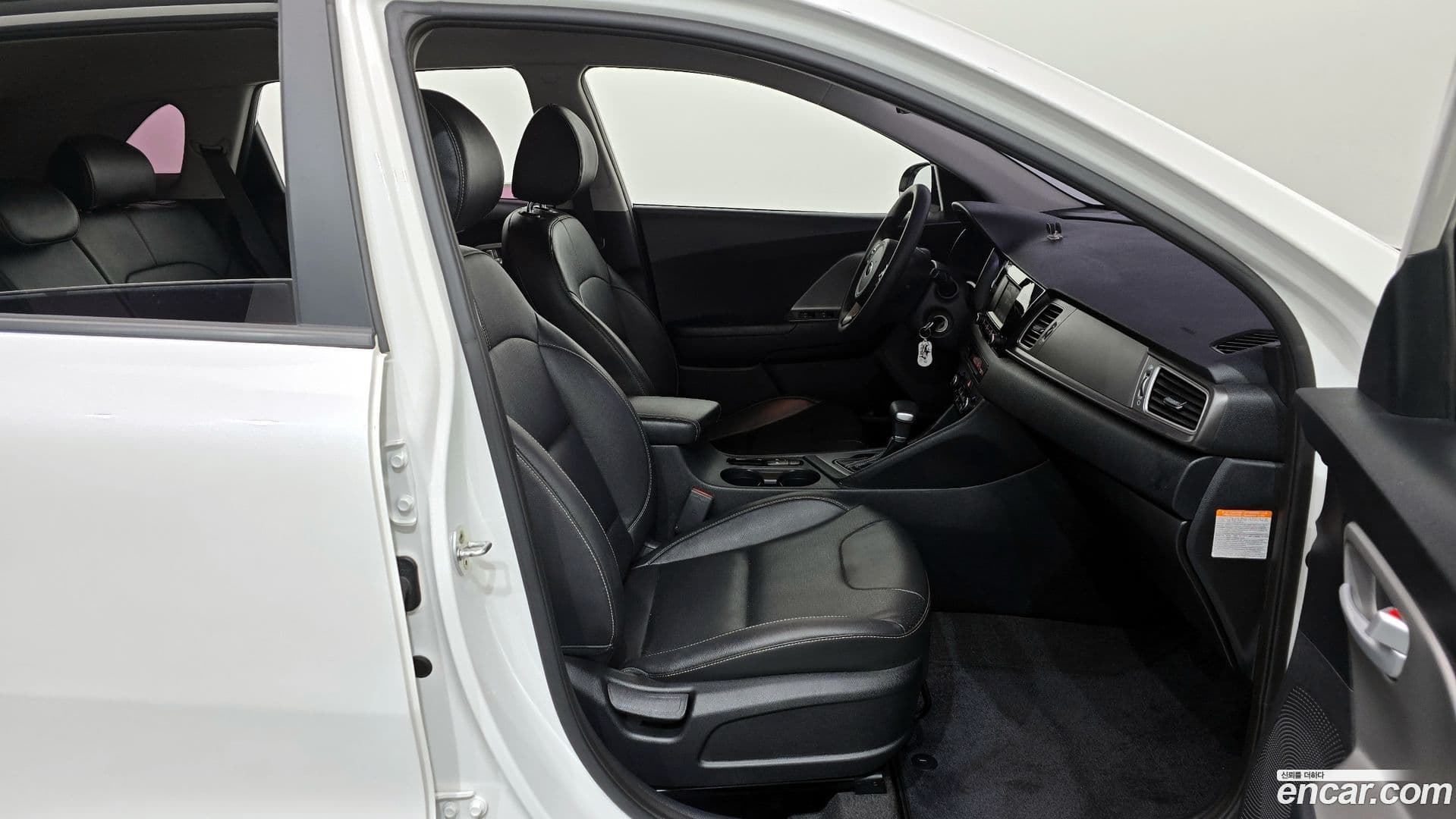 Main__Slider__Photo:Niro Kia 2018.11-10