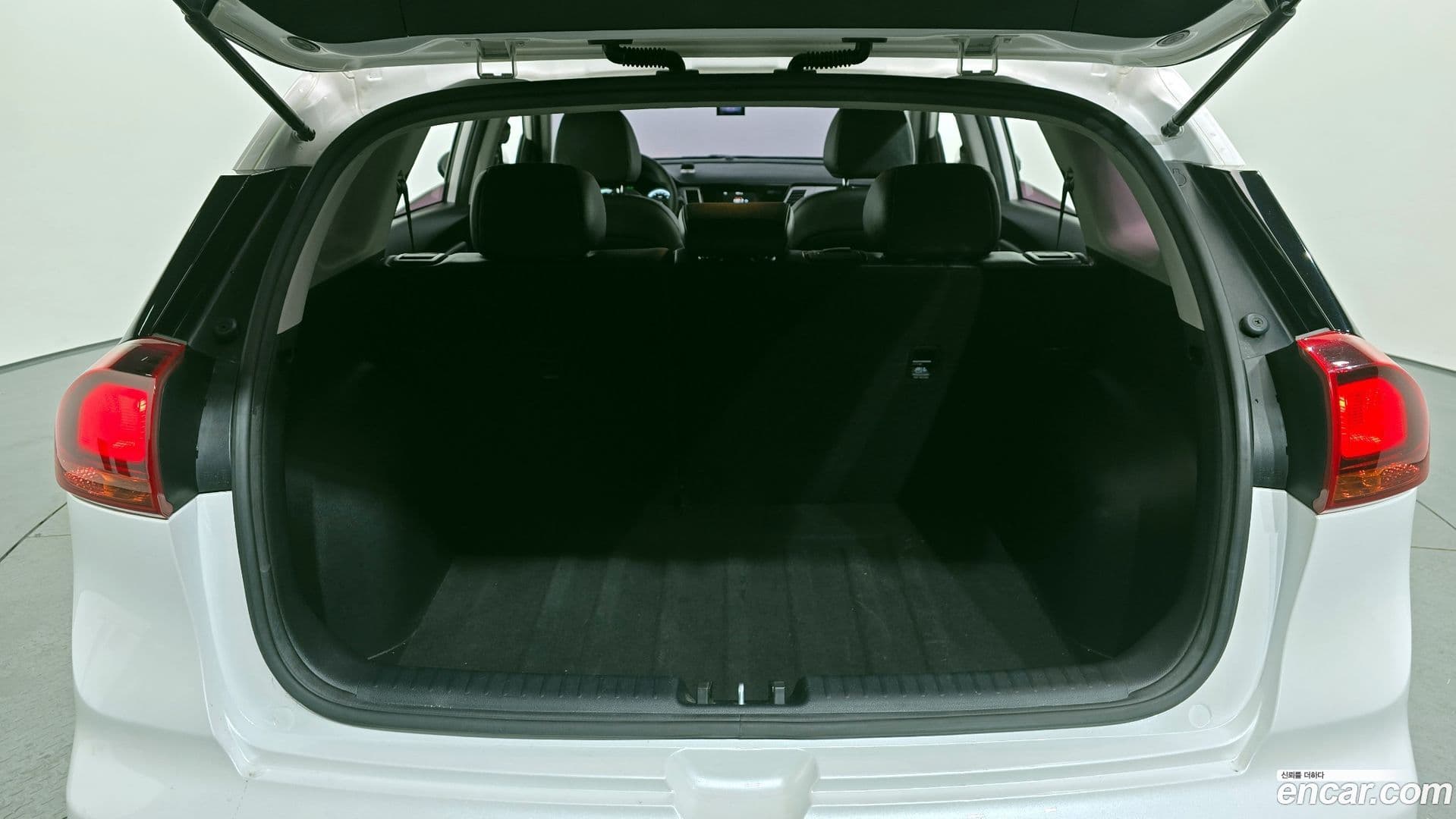 Main__Slider__Photo:Niro Kia 2018.11-19