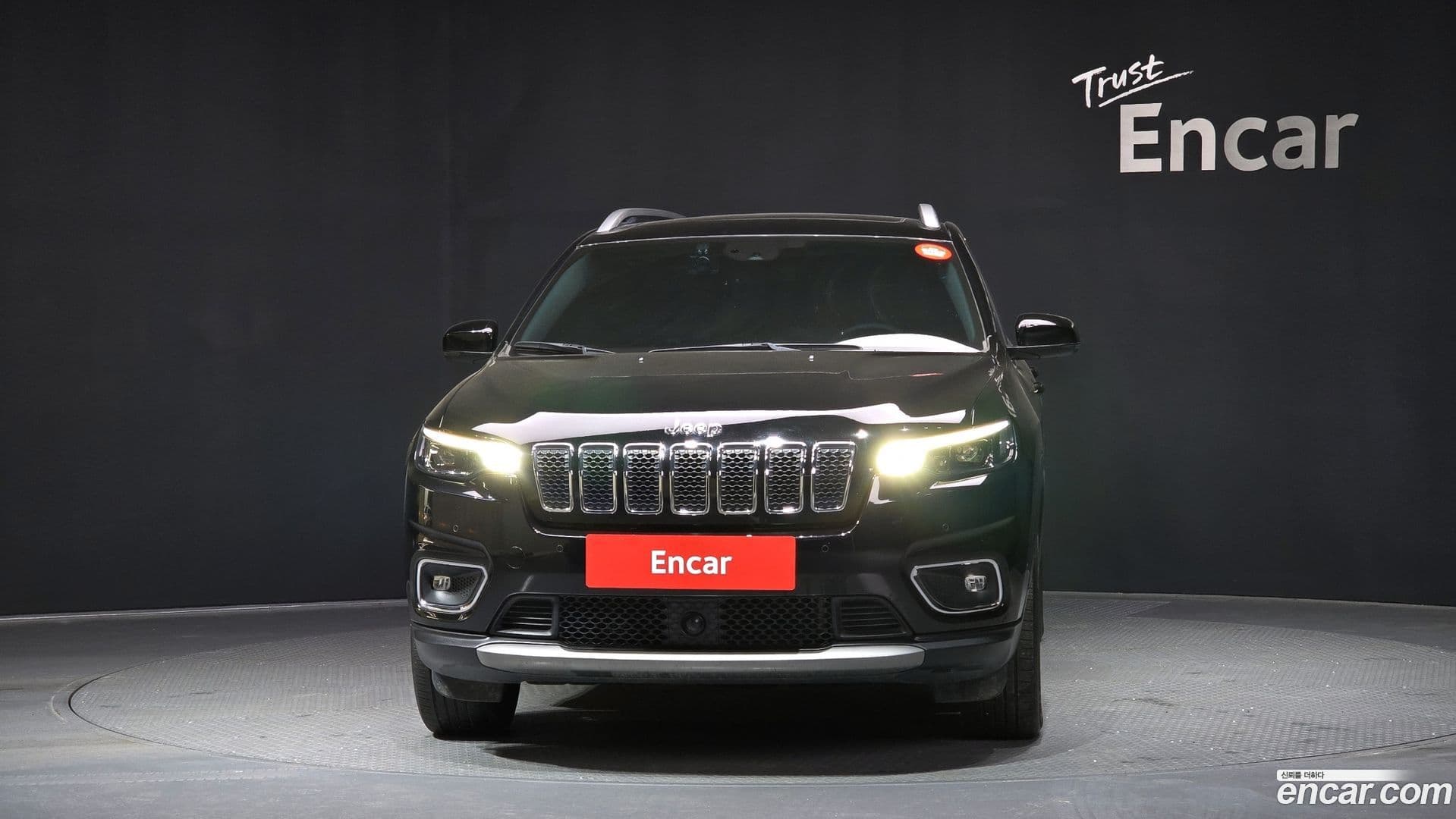 Main__Slider__Photo:Cherokee Jeep 2020.5-2