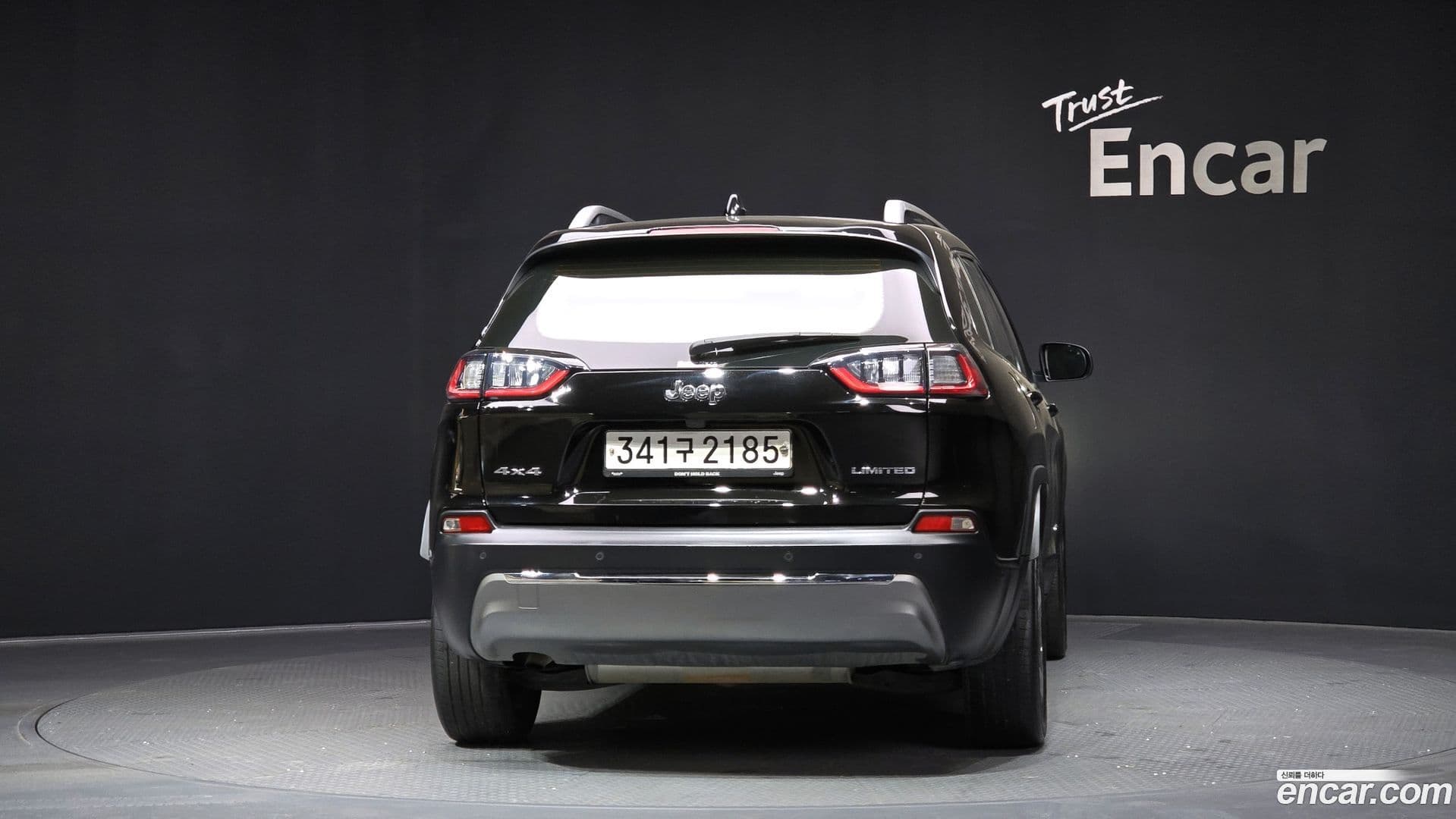 Main__Slider__Photo:Cherokee Jeep 2020.5-3