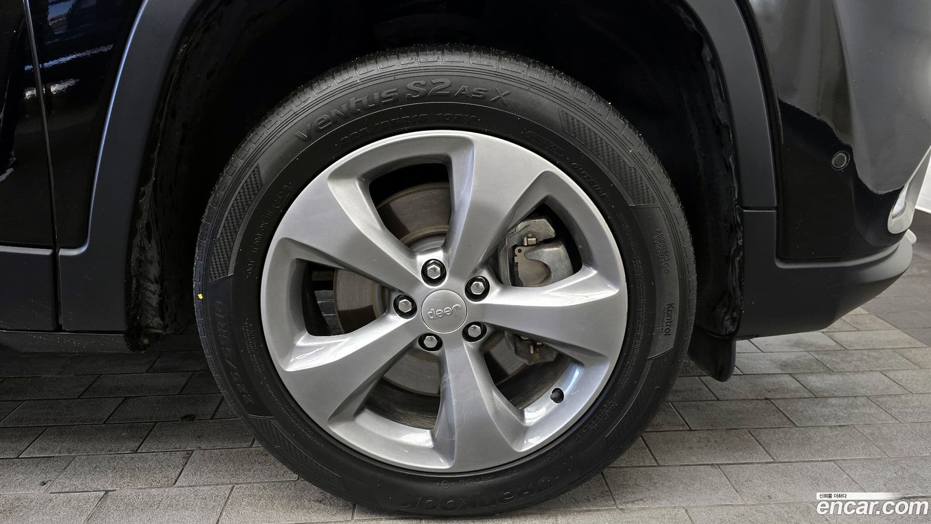 Main__Slider__Photo:Cherokee Jeep 2020.5-4