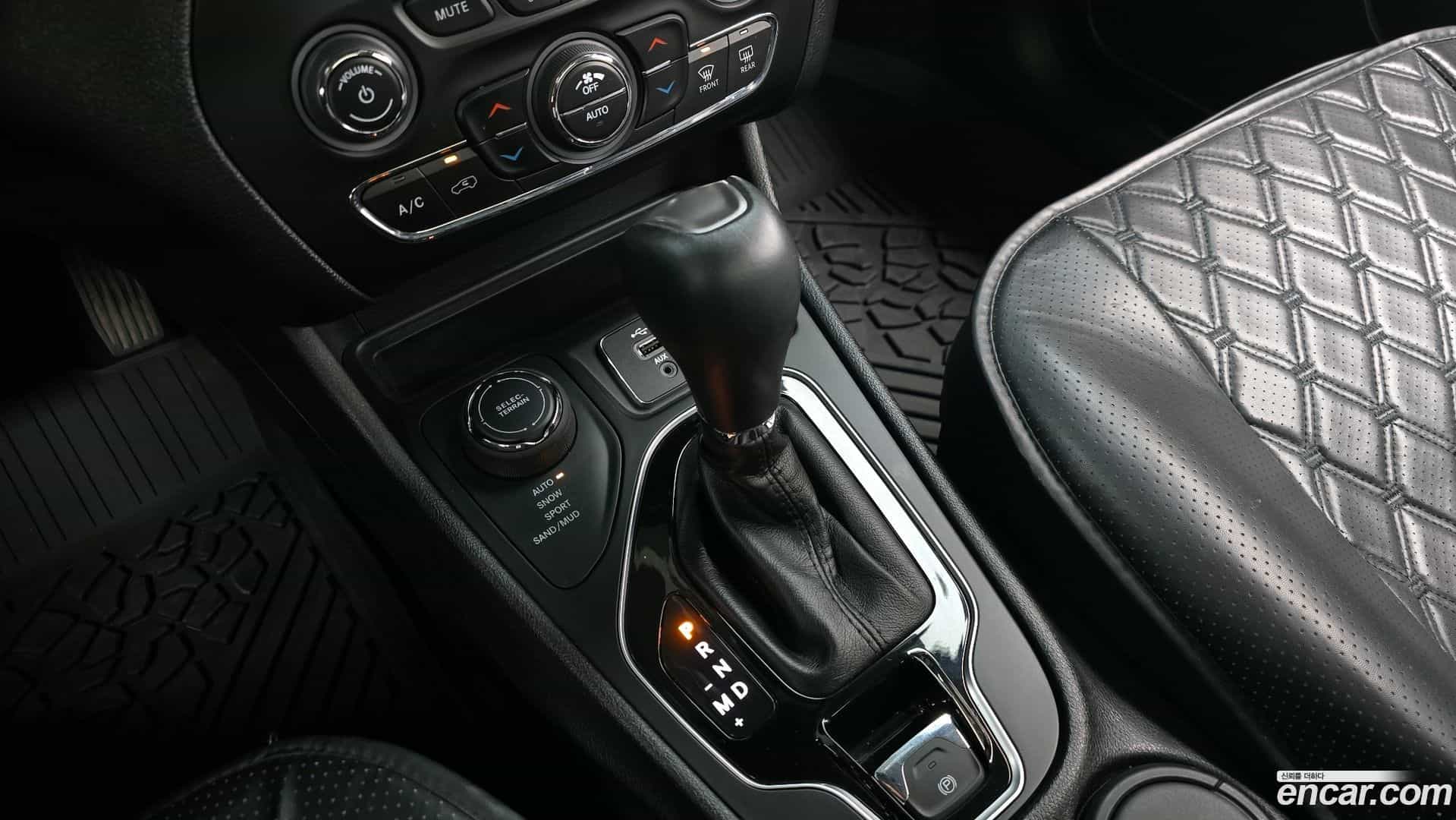 Cherokee Jeep 2020.5-INNER-009