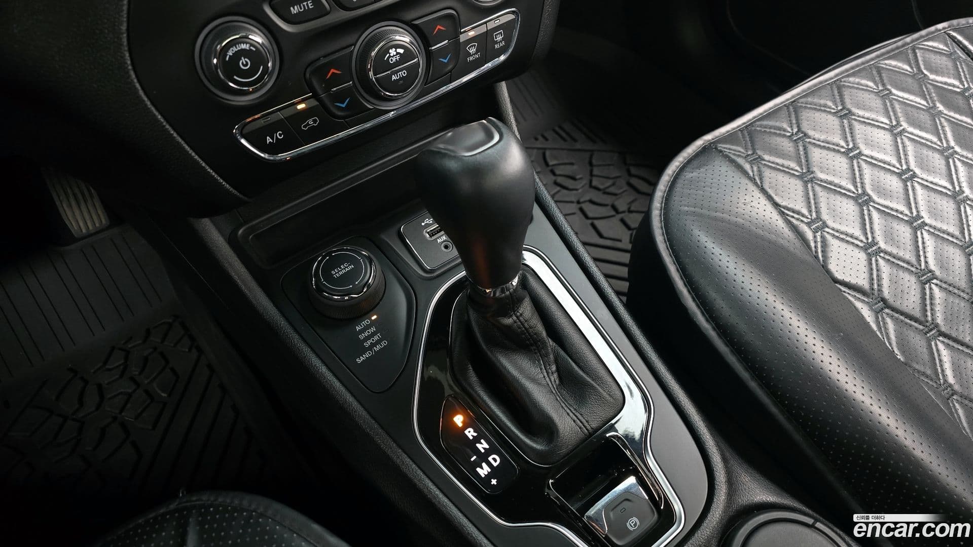 Main__Slider__Photo:Cherokee Jeep 2020.5-8