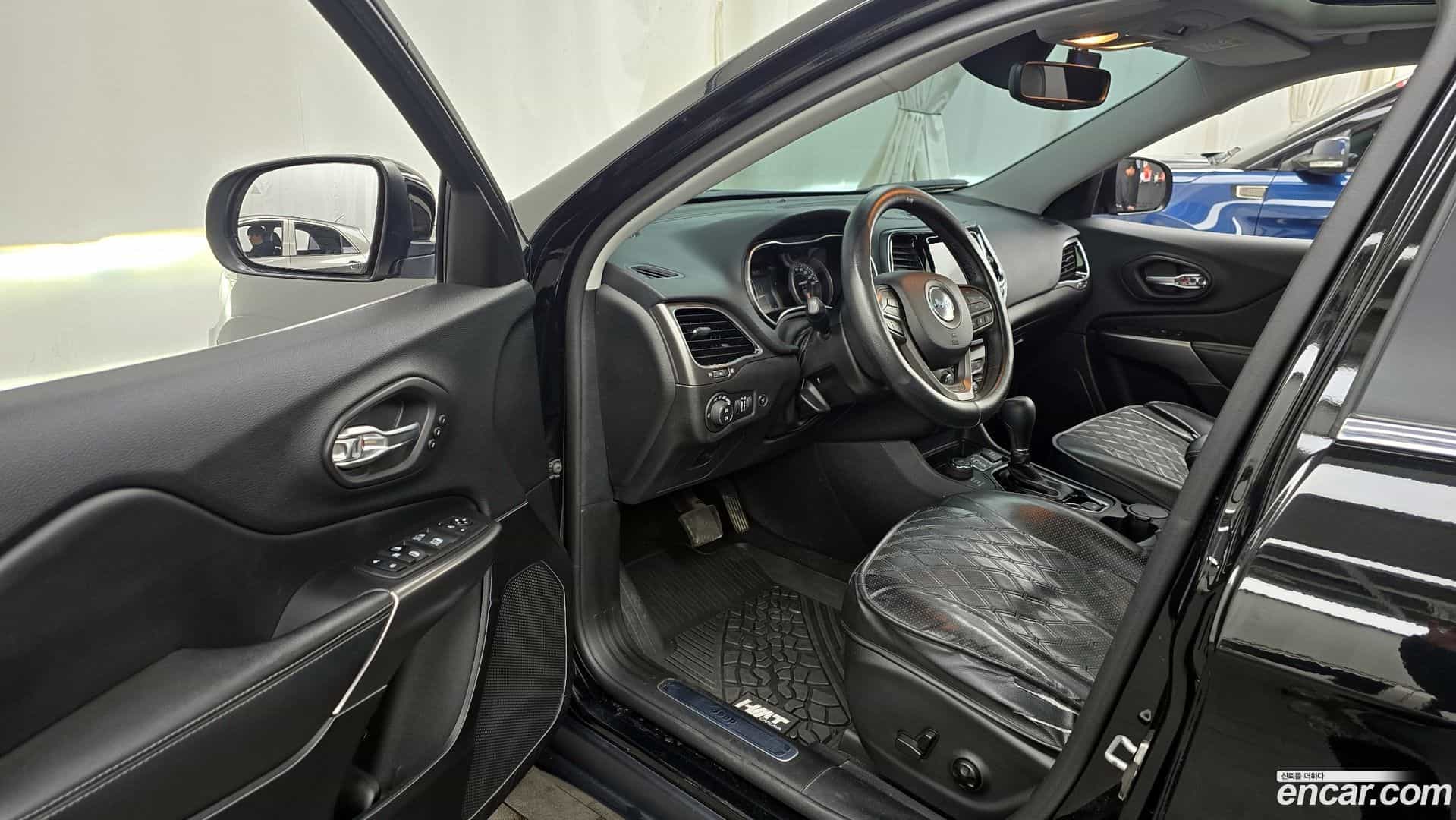 Cherokee Jeep 2020.5-INNER-010