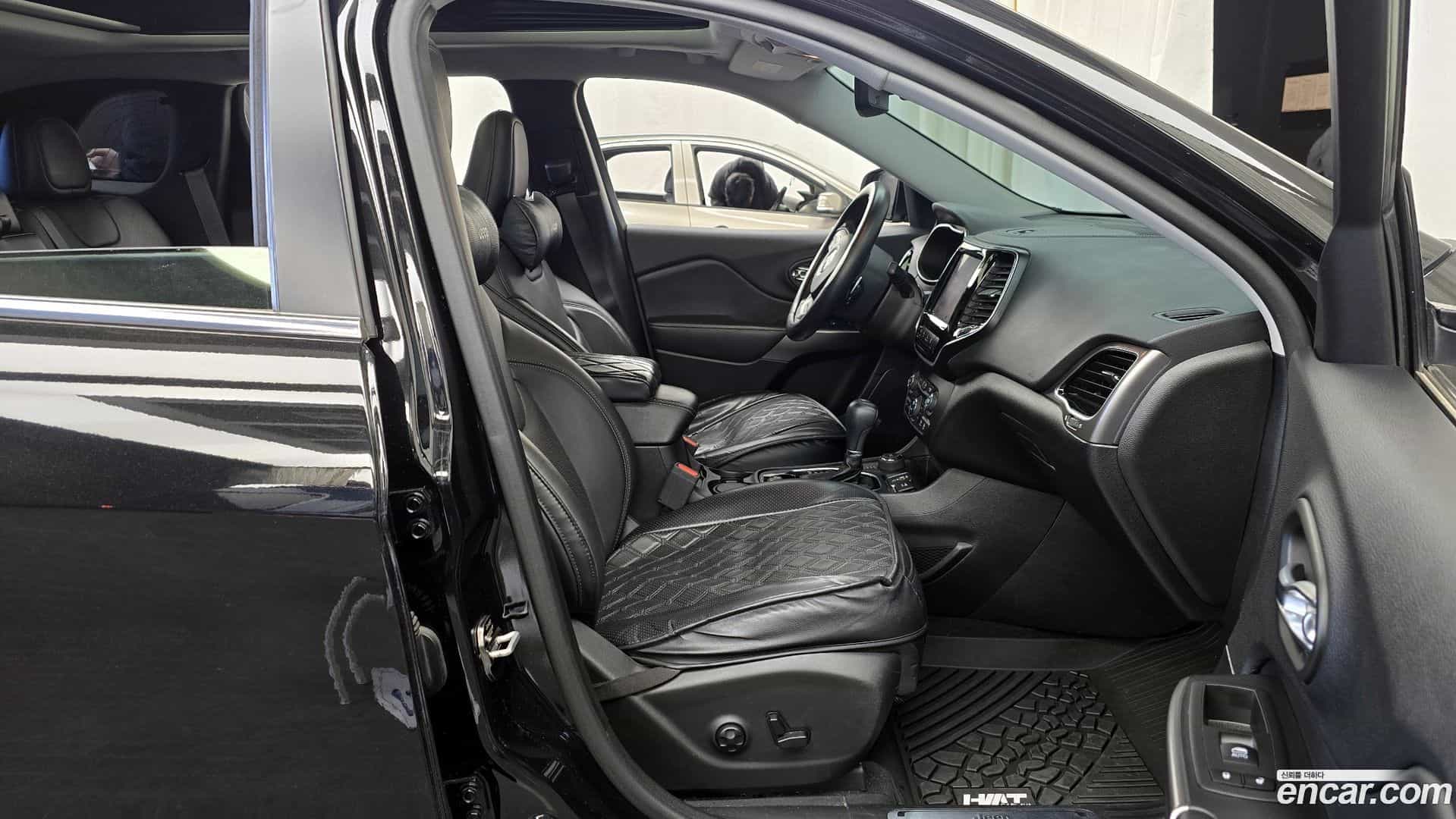 Cherokee Jeep 2020.5-OPTION-015