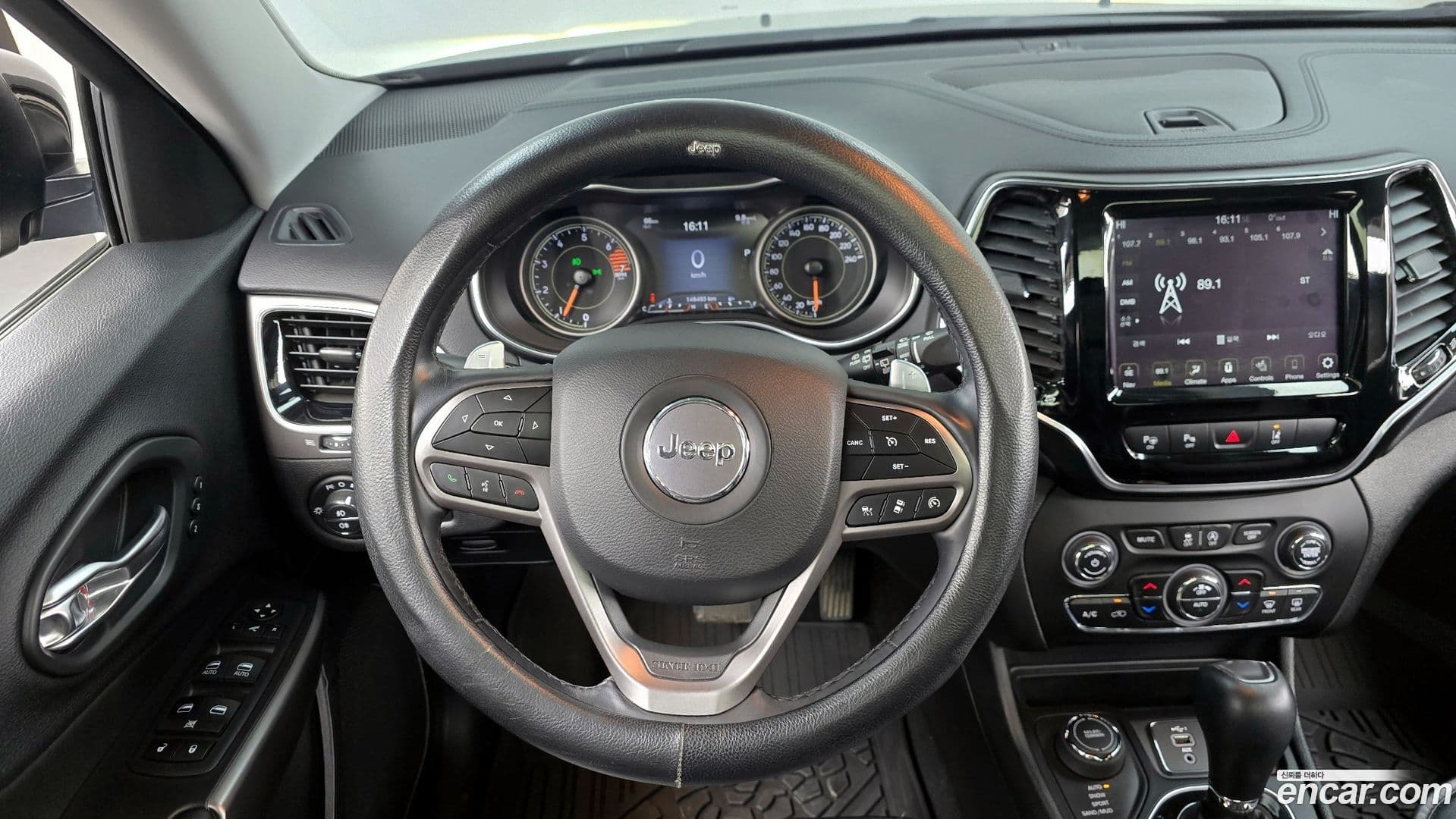 Main__Slider__Photo:Cherokee Jeep 2020.5-12