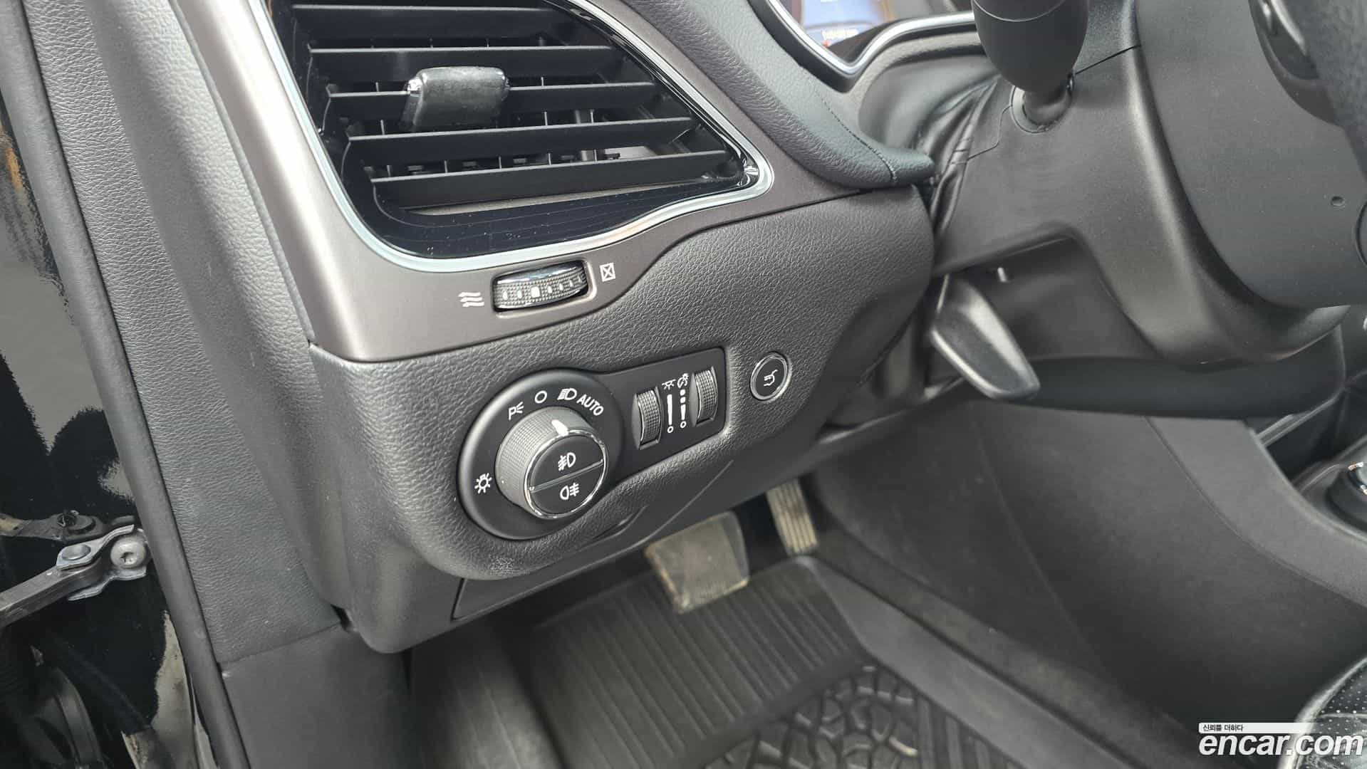 Cherokee Jeep 2020.5-OPTION-021