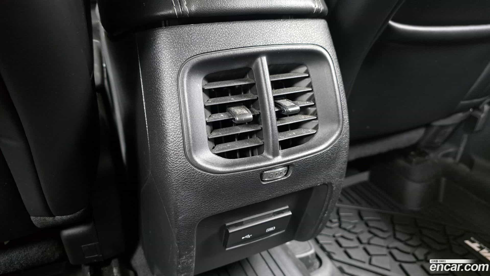 Cherokee Jeep 2020.5-OPTION-022