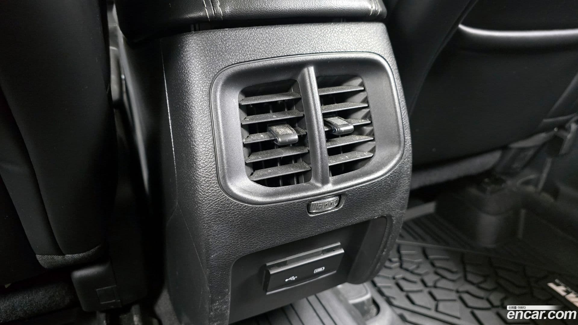 Main__Slider__Photo:Cherokee Jeep 2020.5-17