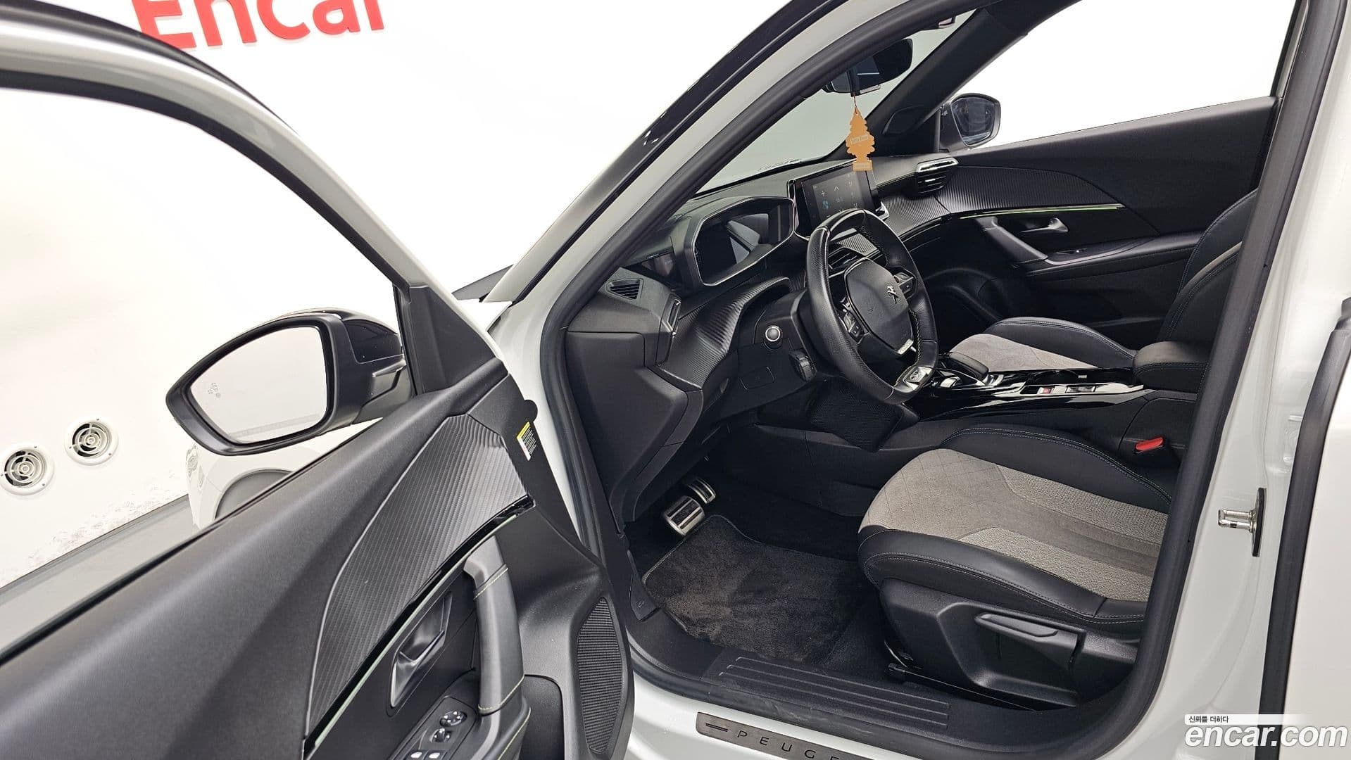 Main__Slider__Photo:2008 Peugeot 2020.8-9