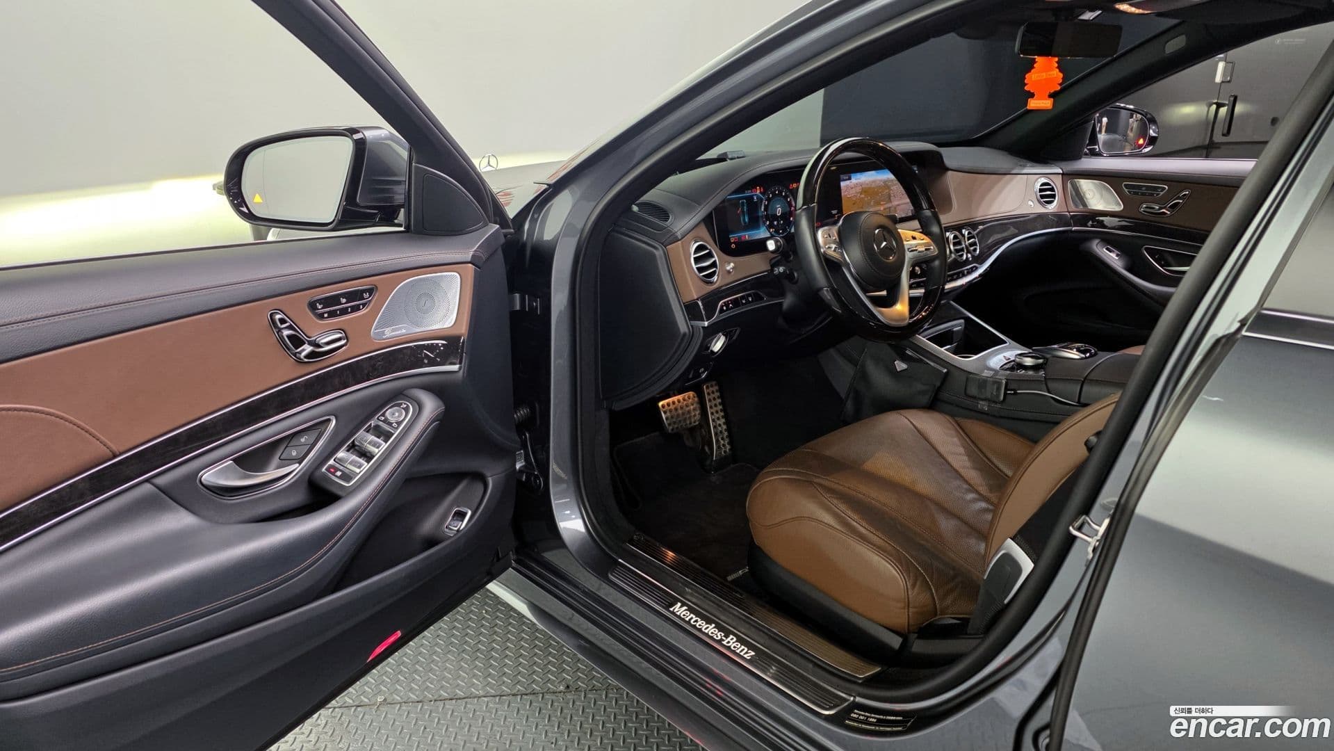 Main__Slider__Photo:S-Class Mercedes-Benz 2020.11-9