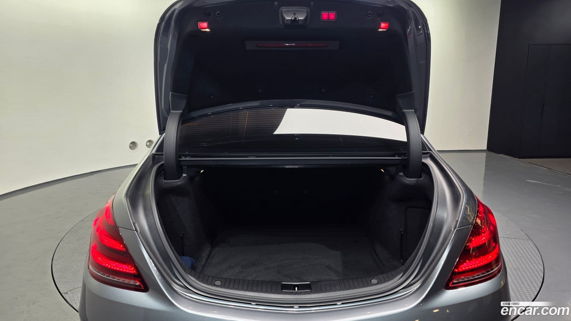 Main__Slider__Photo:S-Class Mercedes-Benz 2020.11-19