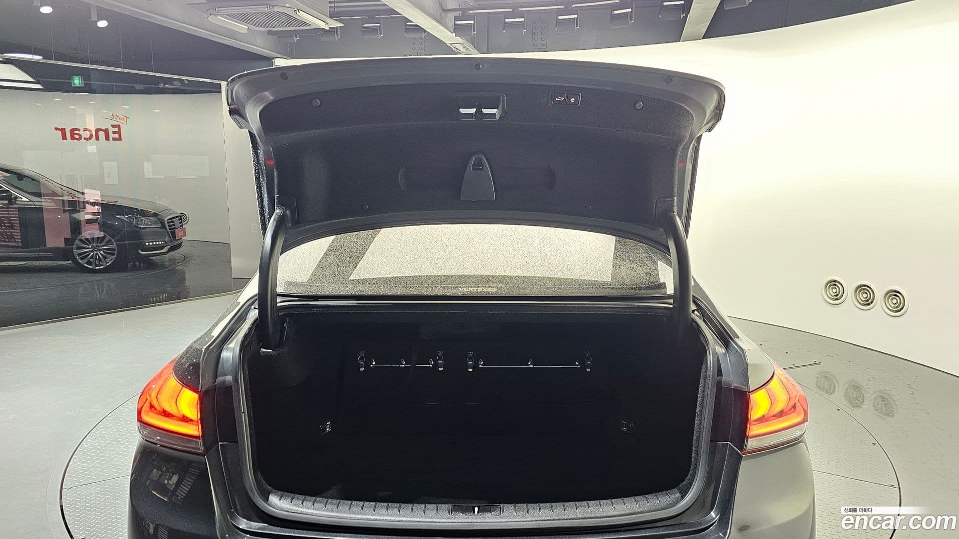 Main__Slider__Photo:G80 Genesis 2019.4-19