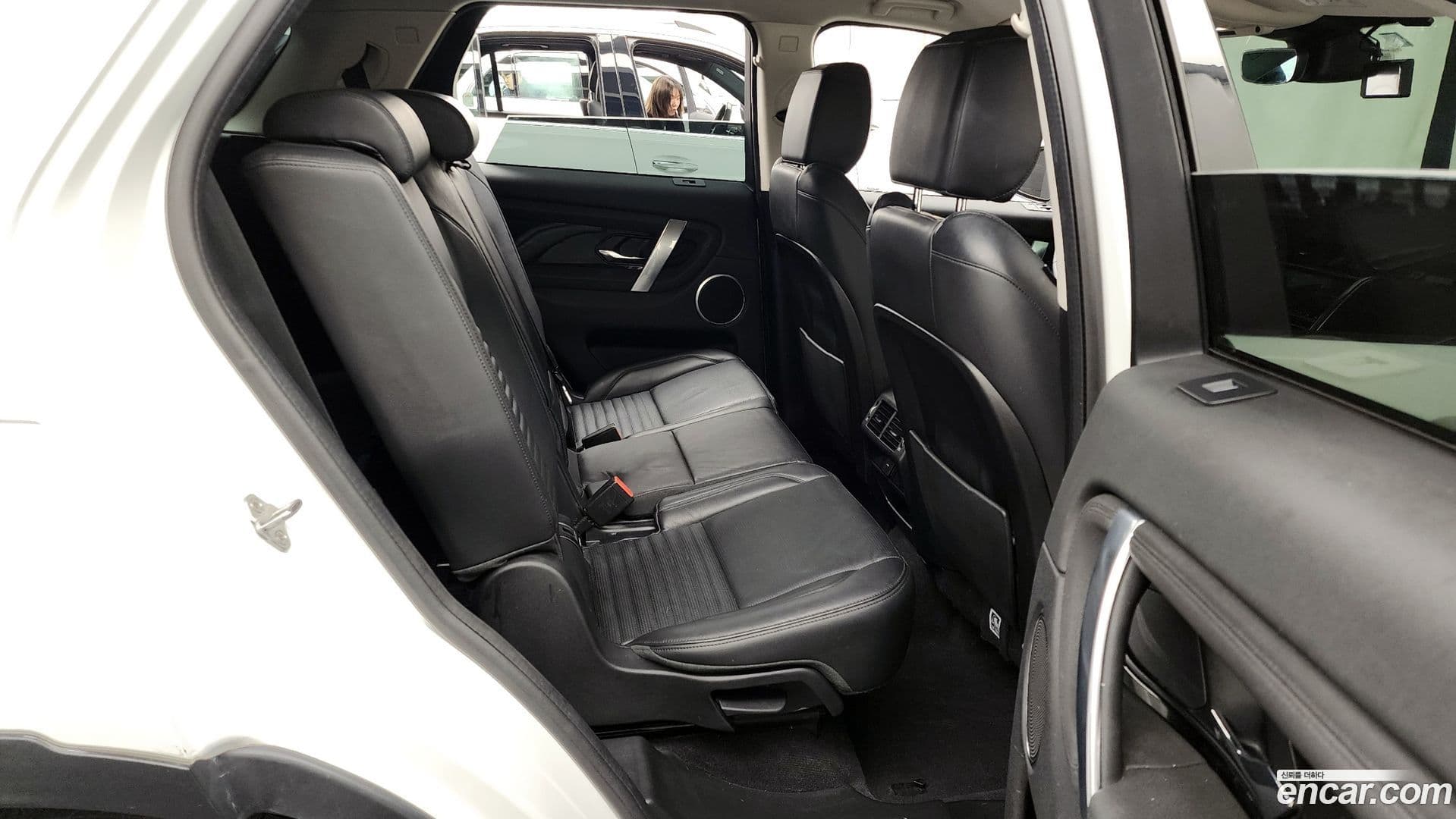 Main__Slider__Photo:Discovery Sport Land Rover 2020.11-11