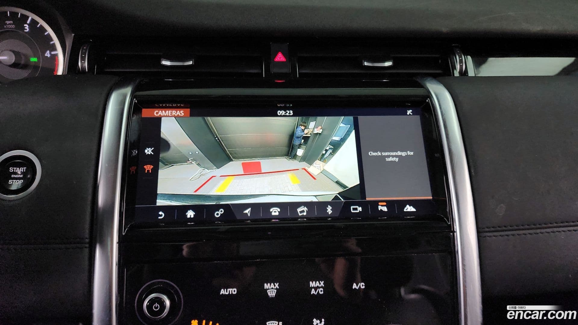 Main__Slider__Photo:Discovery Sport Land Rover 2020.11-14