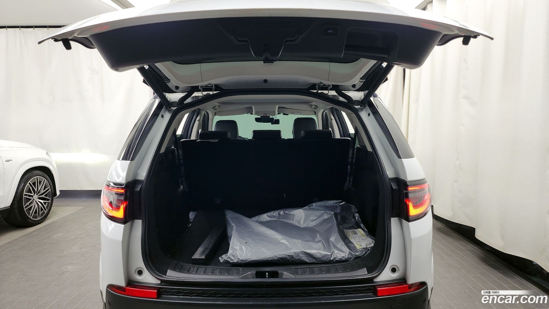 Main__Slider__Photo:Discovery Sport Land Rover 2020.11-19