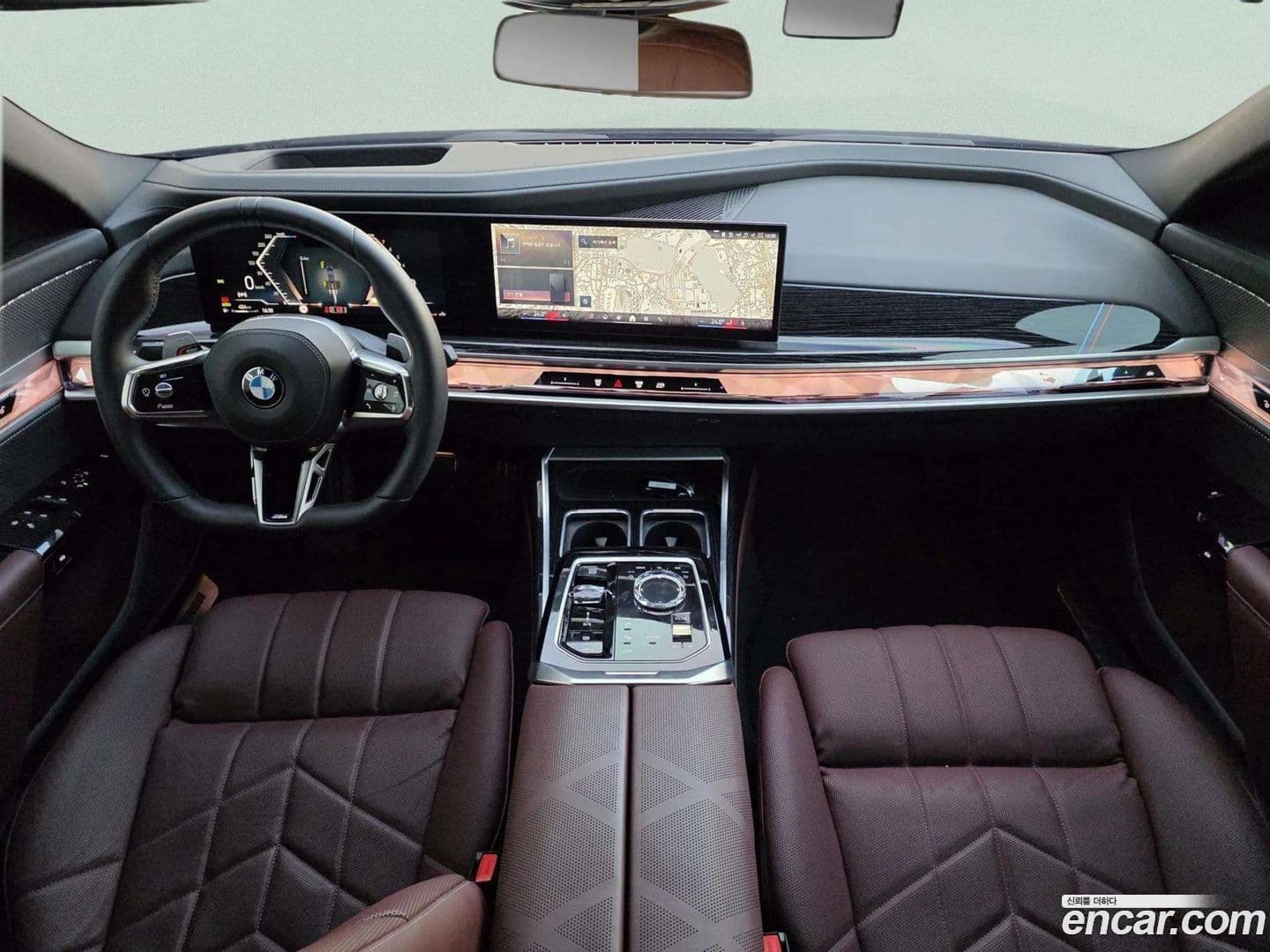 Main__Slider__Photo:7-Series BMW 2024.10-6