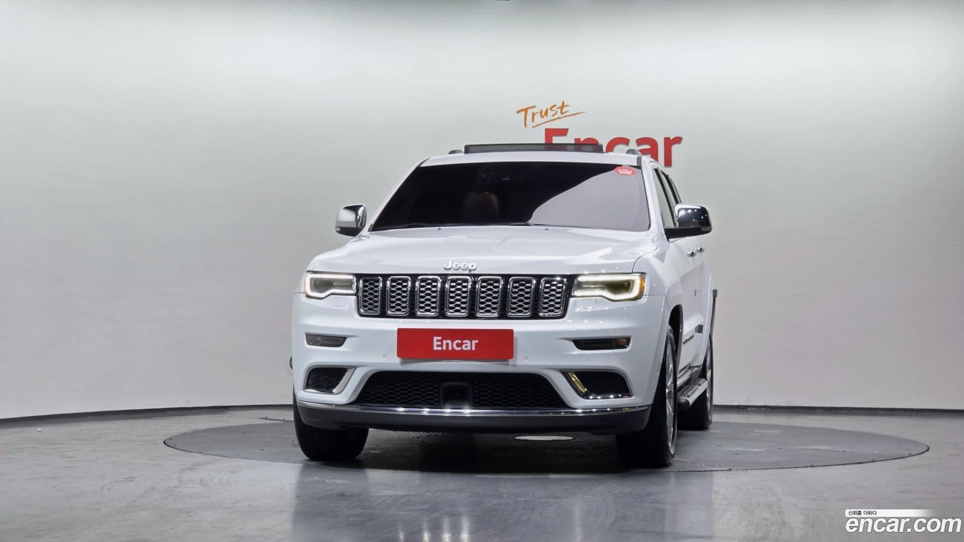 Main__Slider__Photo:Cherokee Jeep 2020.2-2