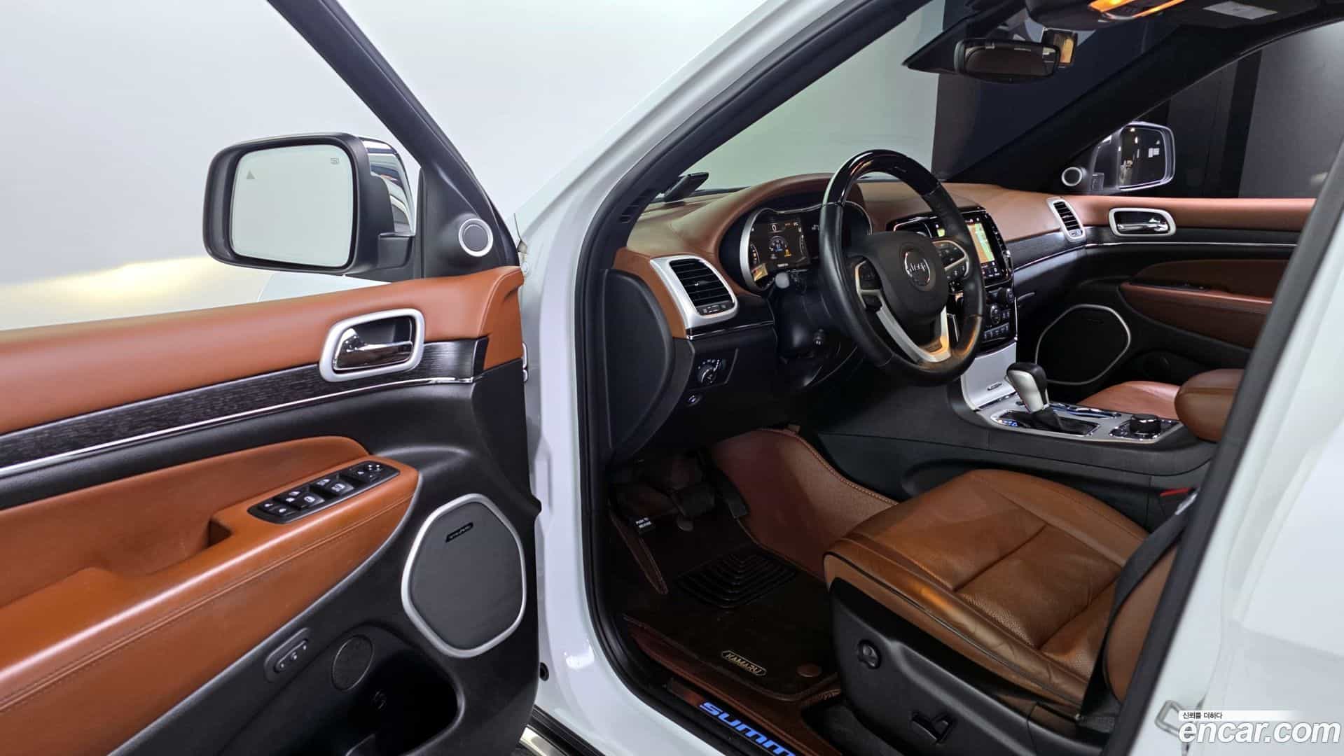 Cherokee Jeep 2020.2-INNER-010