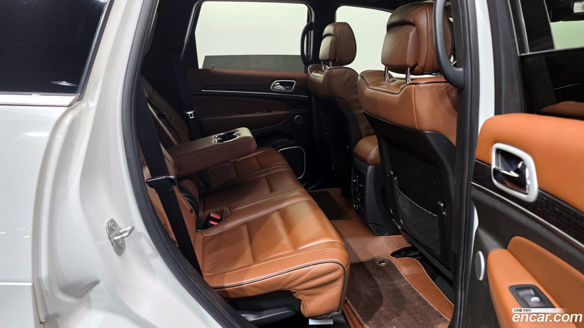 Main__Slider__Photo:Cherokee Jeep 2020.2-11