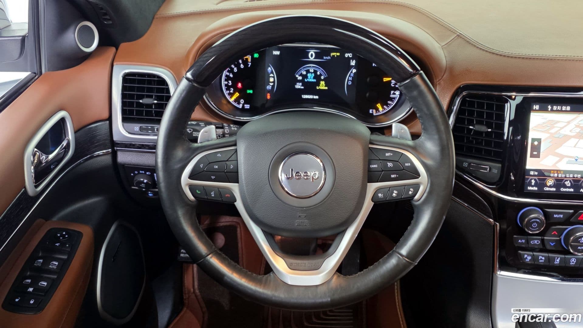 Main__Slider__Photo:Cherokee Jeep 2020.2-12