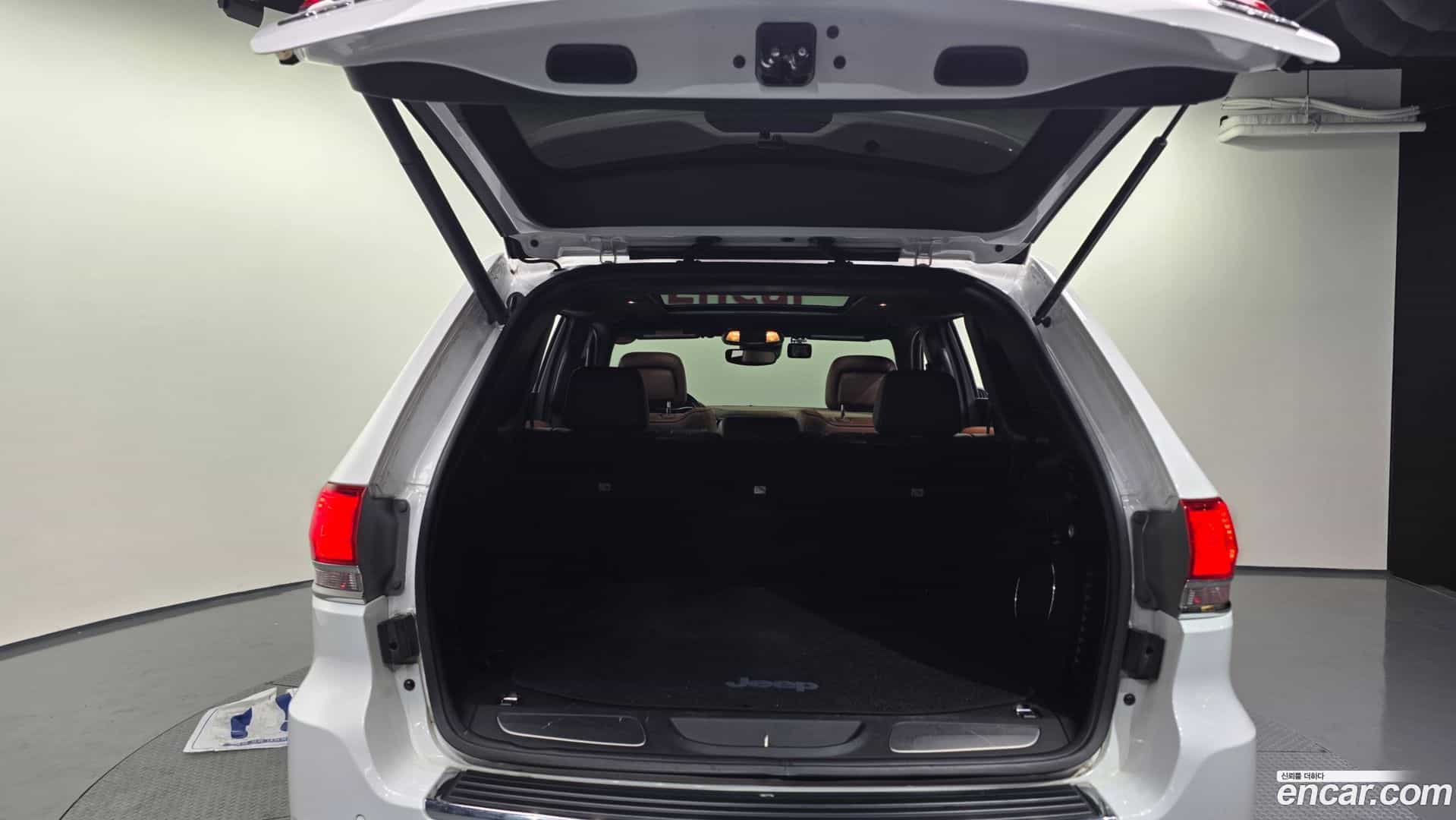 Cherokee Jeep 2020.2-OPTION-024