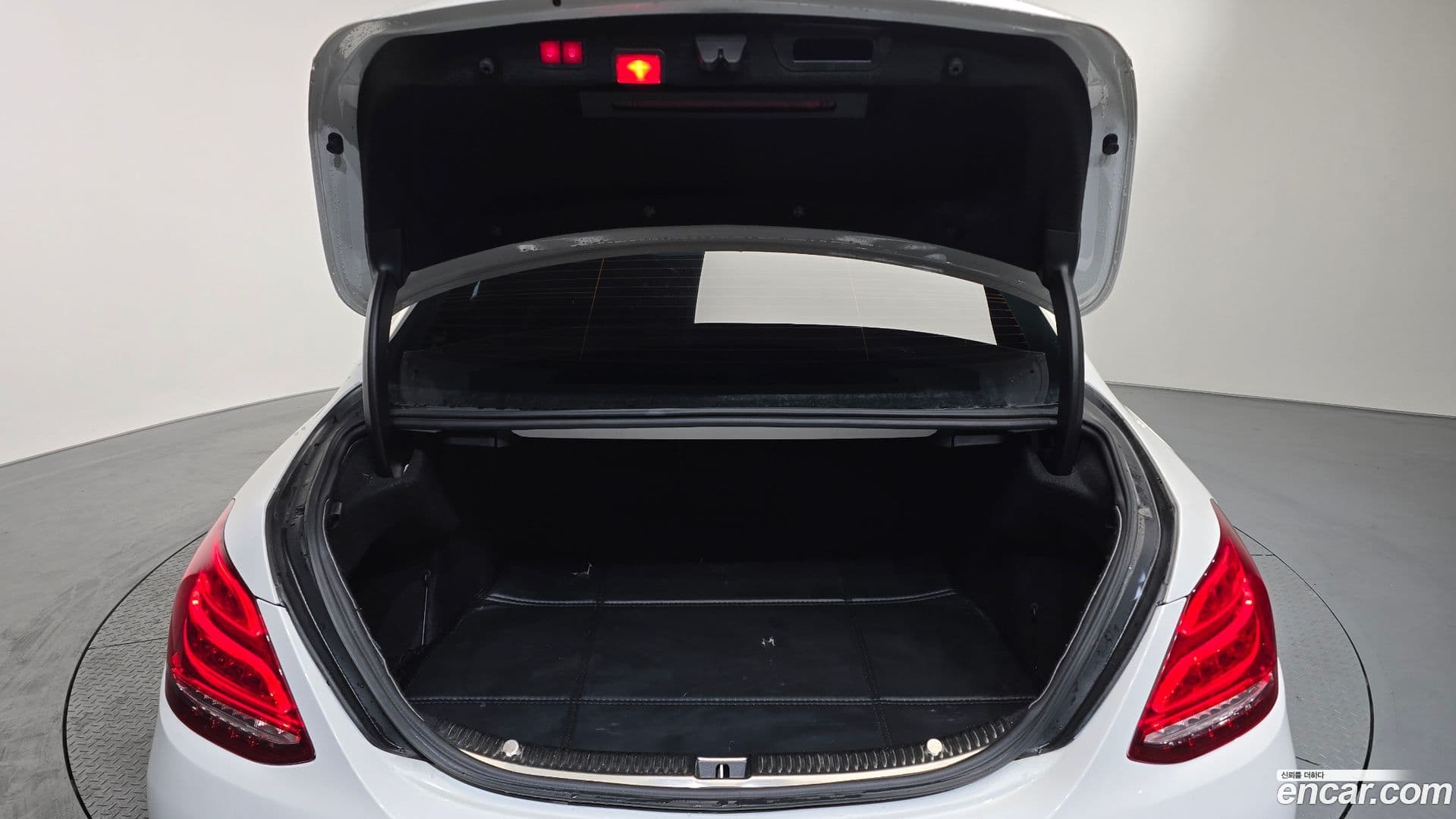 Main__Slider__Photo:C-Class Mercedes-Benz 2017.1-19