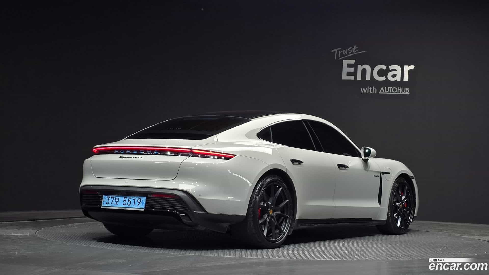 Taycan Porsche 2023.7-OUTER-002