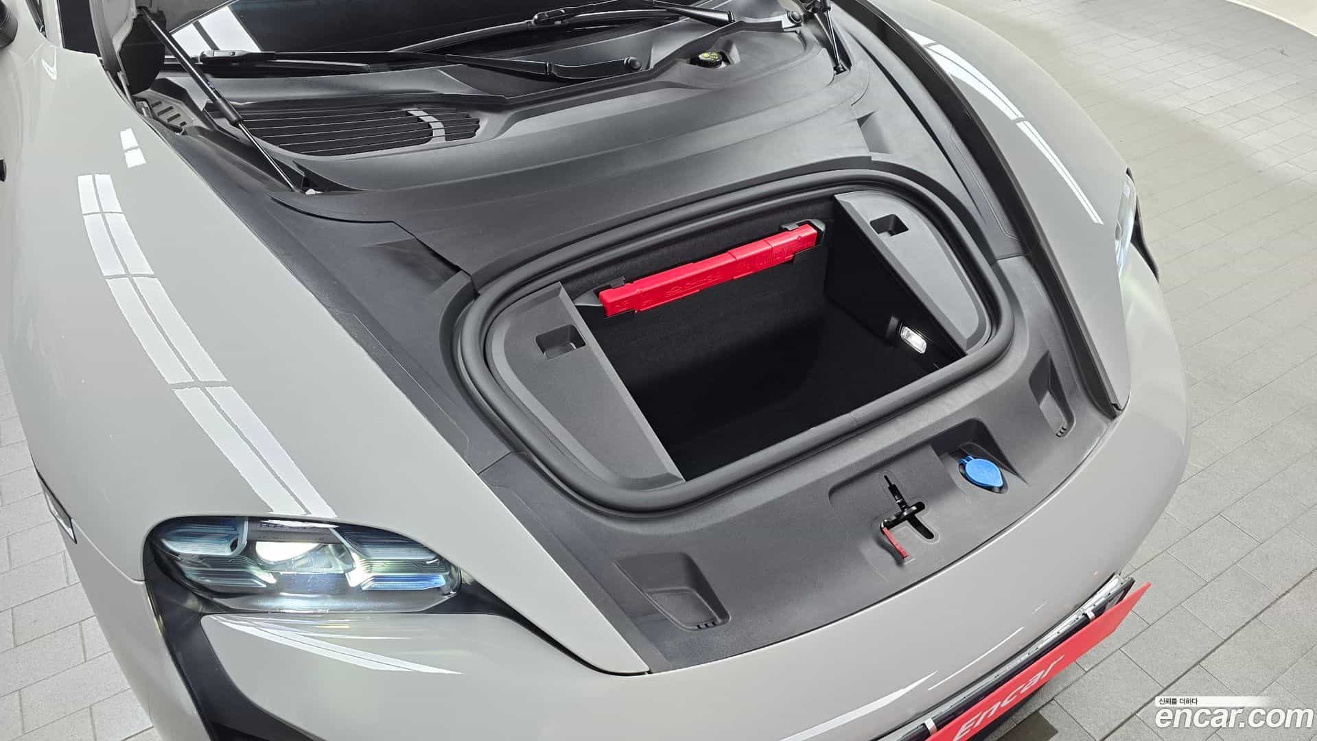 Taycan Porsche 2023.7-INNER-006