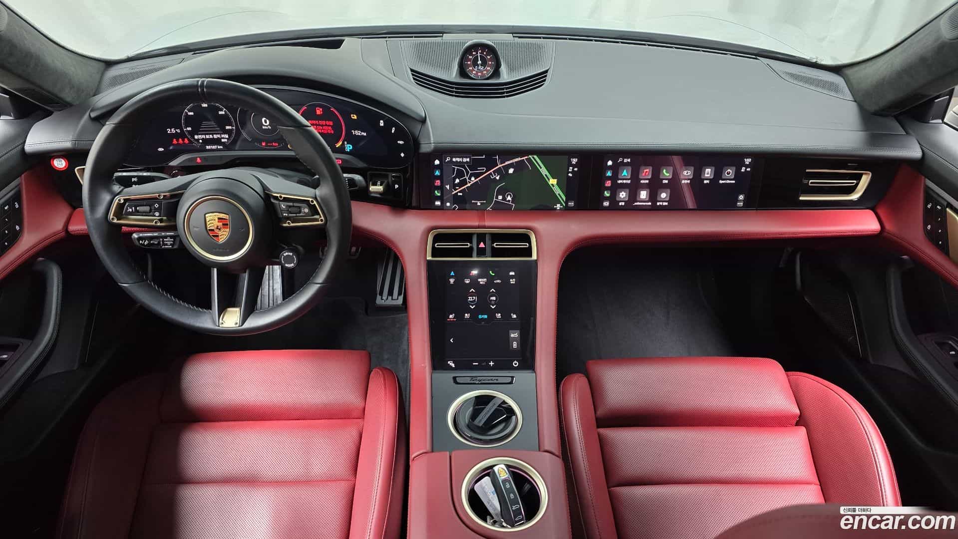 Taycan Porsche 2023.7-INNER-007