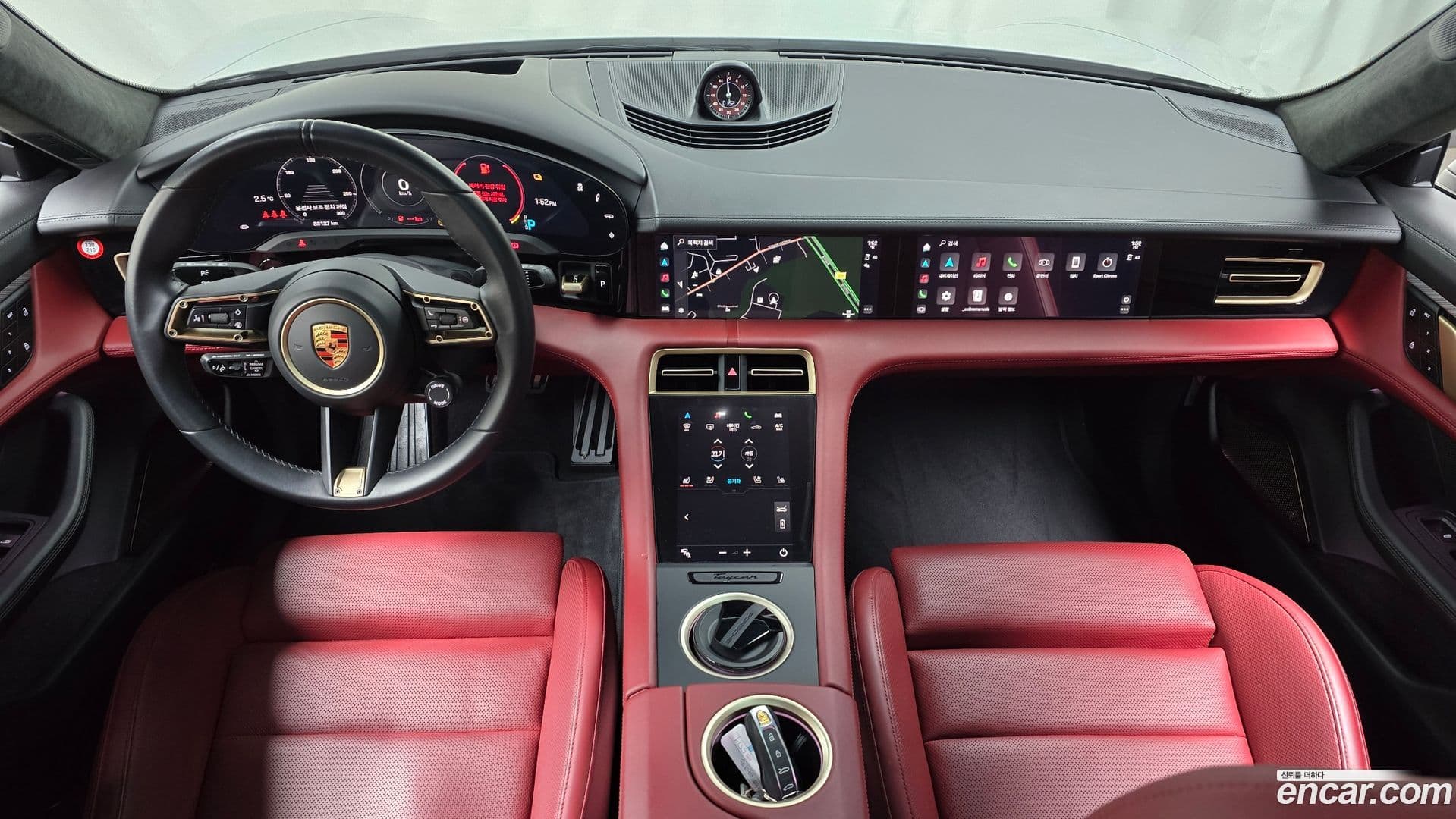 Main__Slider__Photo:Taycan Porsche 2023.7-6